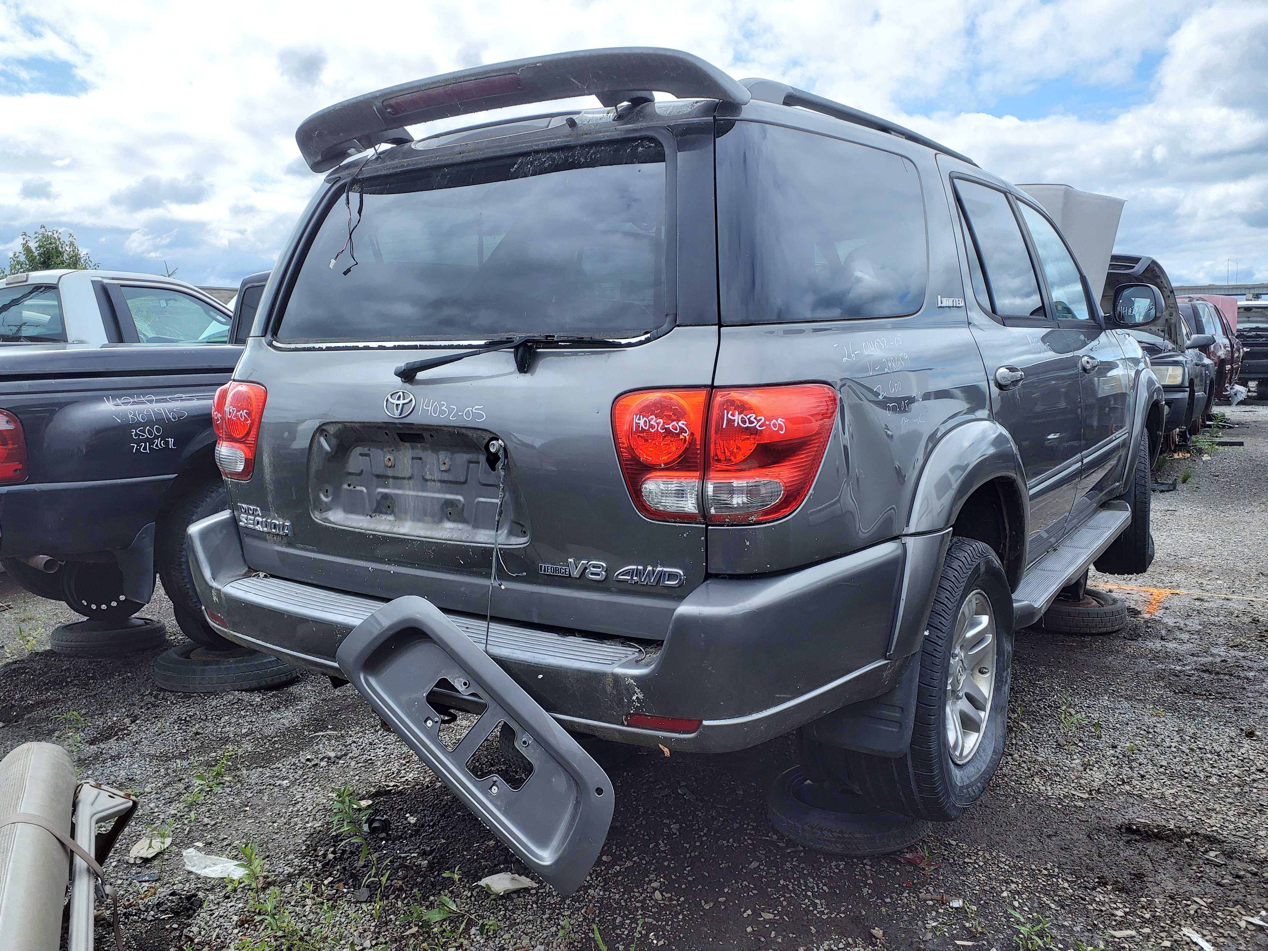 TOYOTA SEQUOIA 2005
