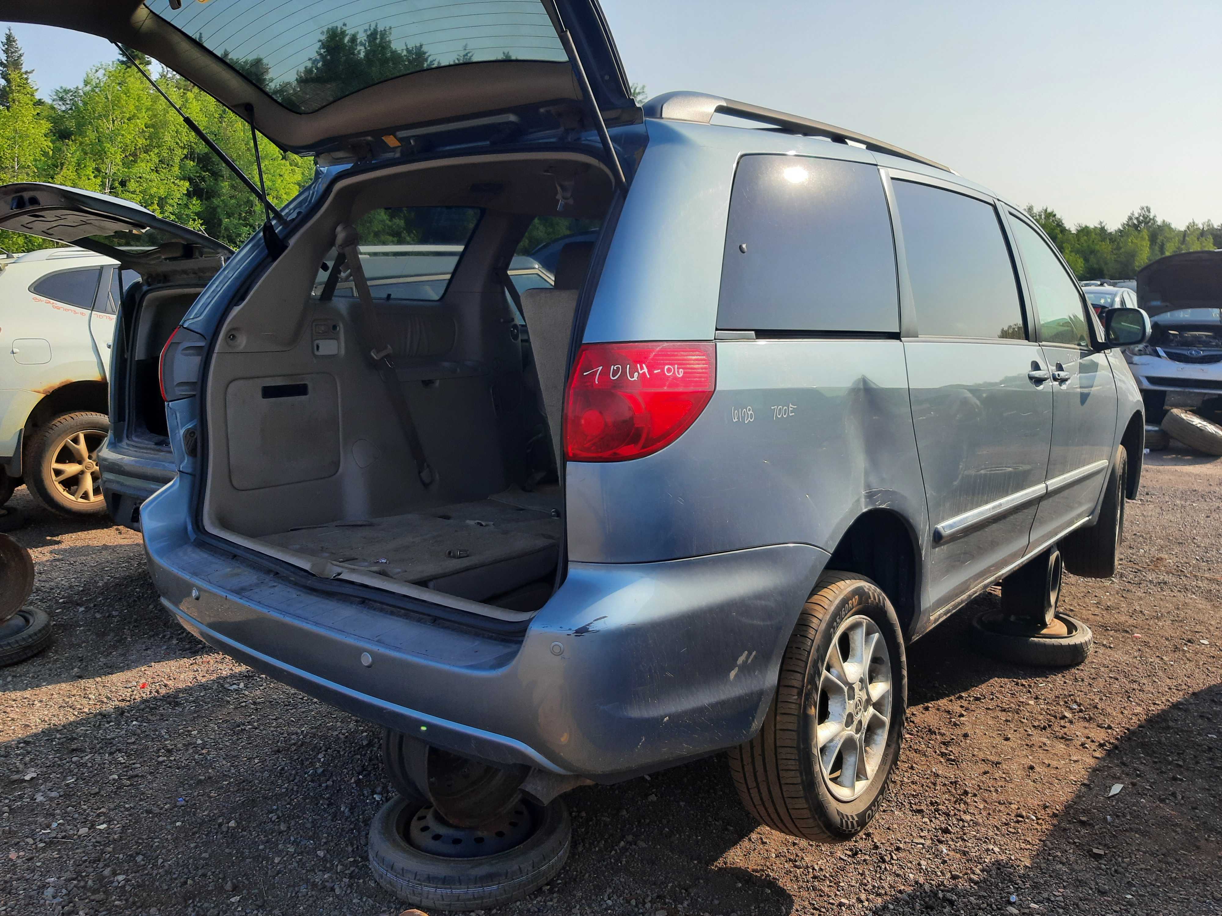 TOYOTA SIENNA 2006