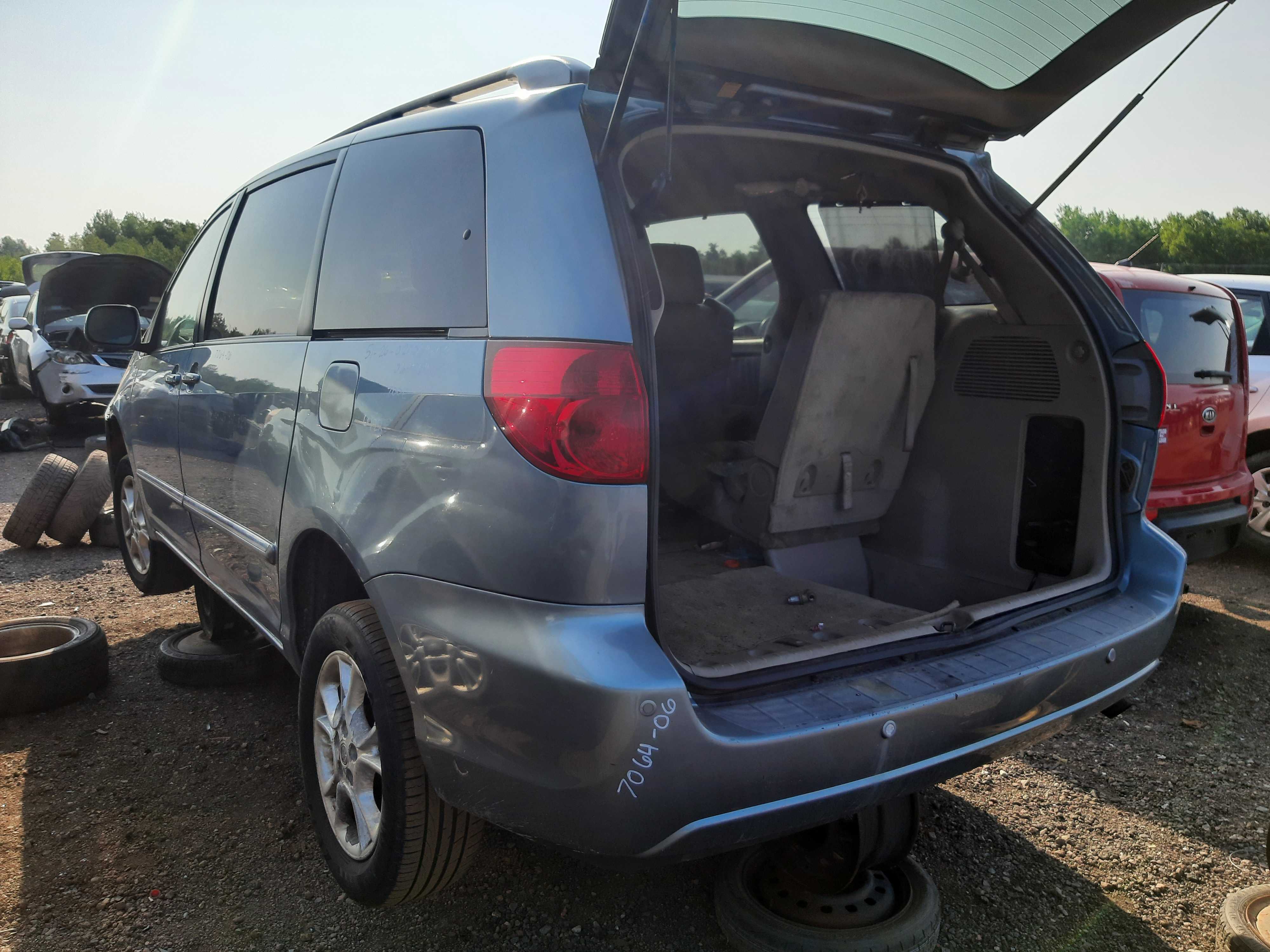 TOYOTA SIENNA 2006