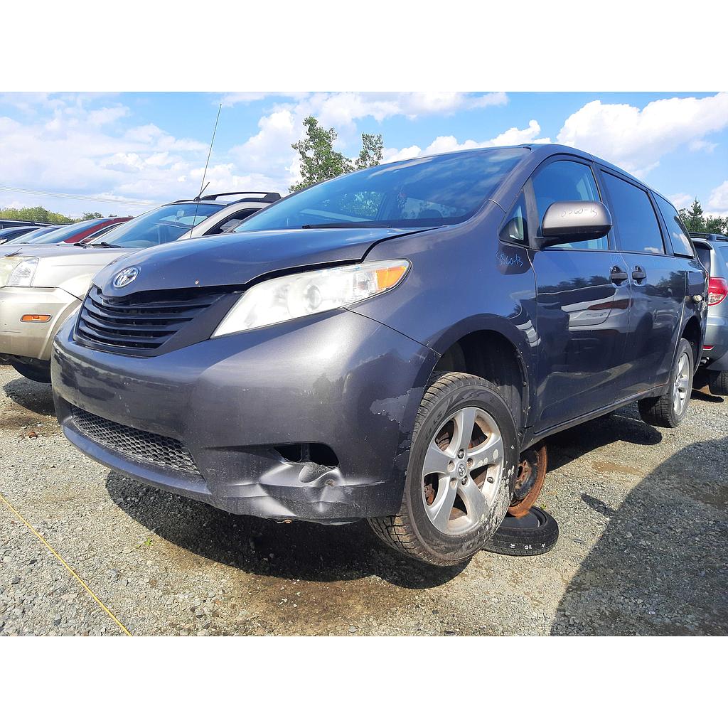 TOYOTA SIENNA 2013