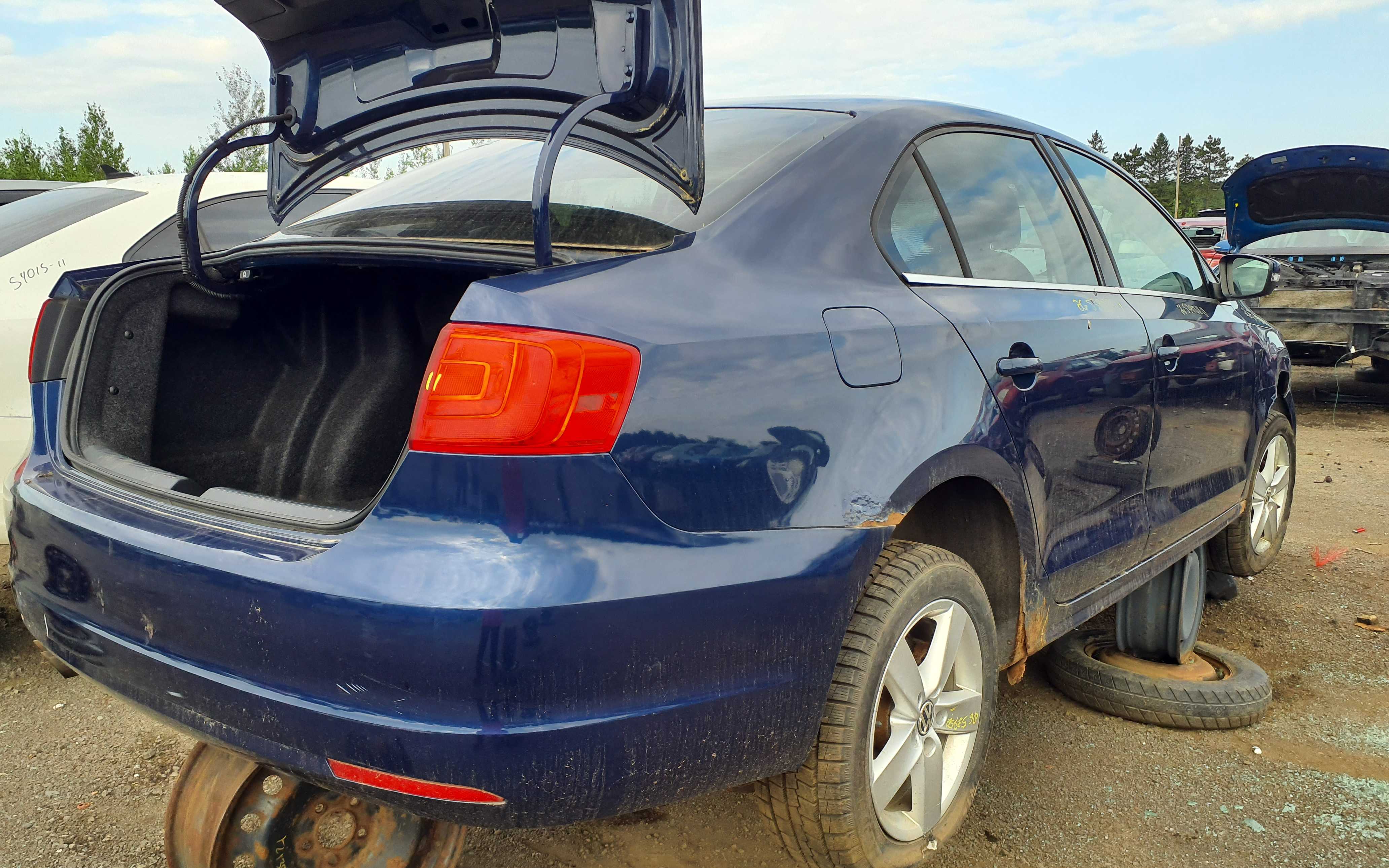 VOLKSWAGEN JETTA 2011