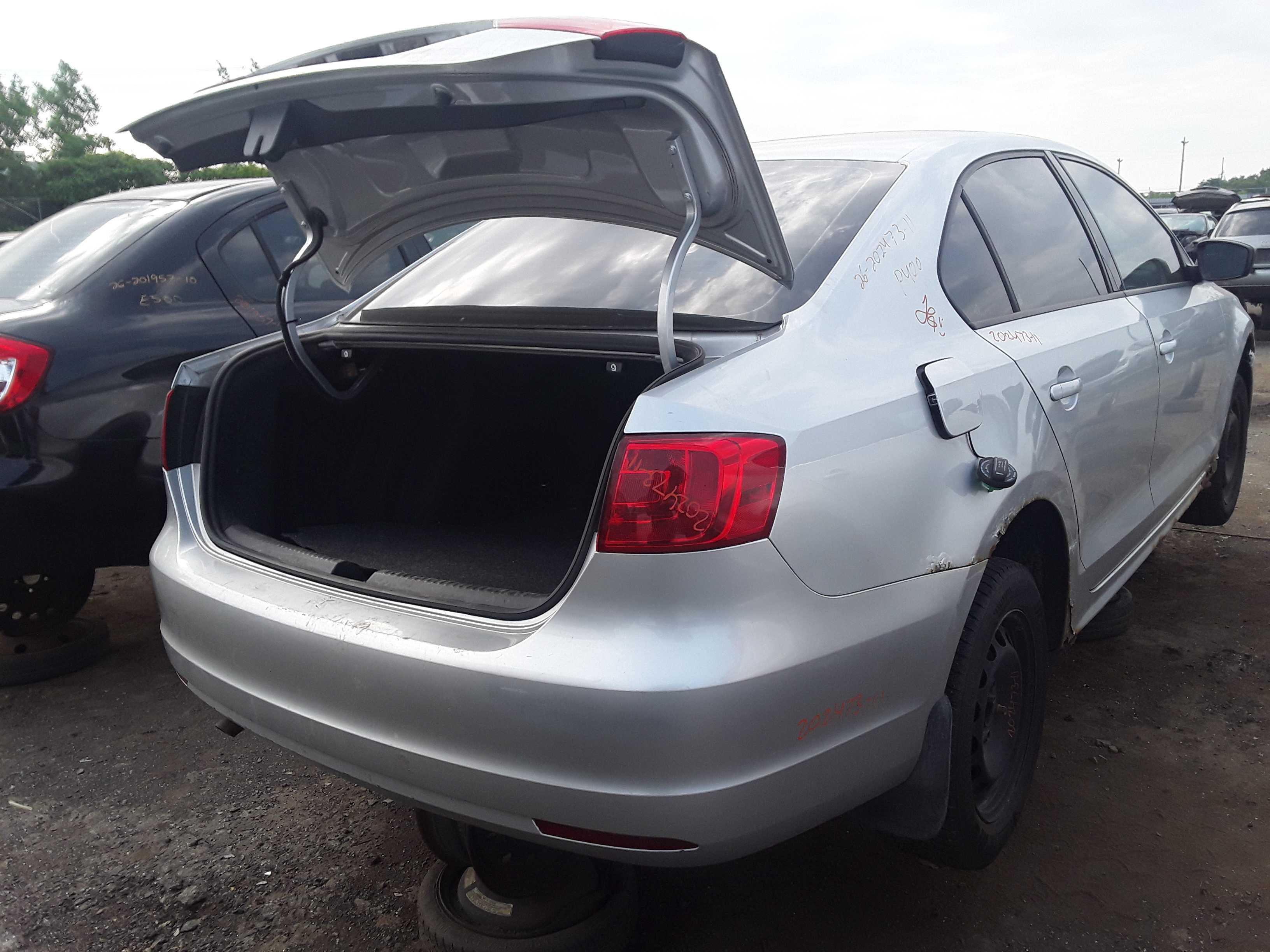 VOLKSWAGEN JETTA 2011