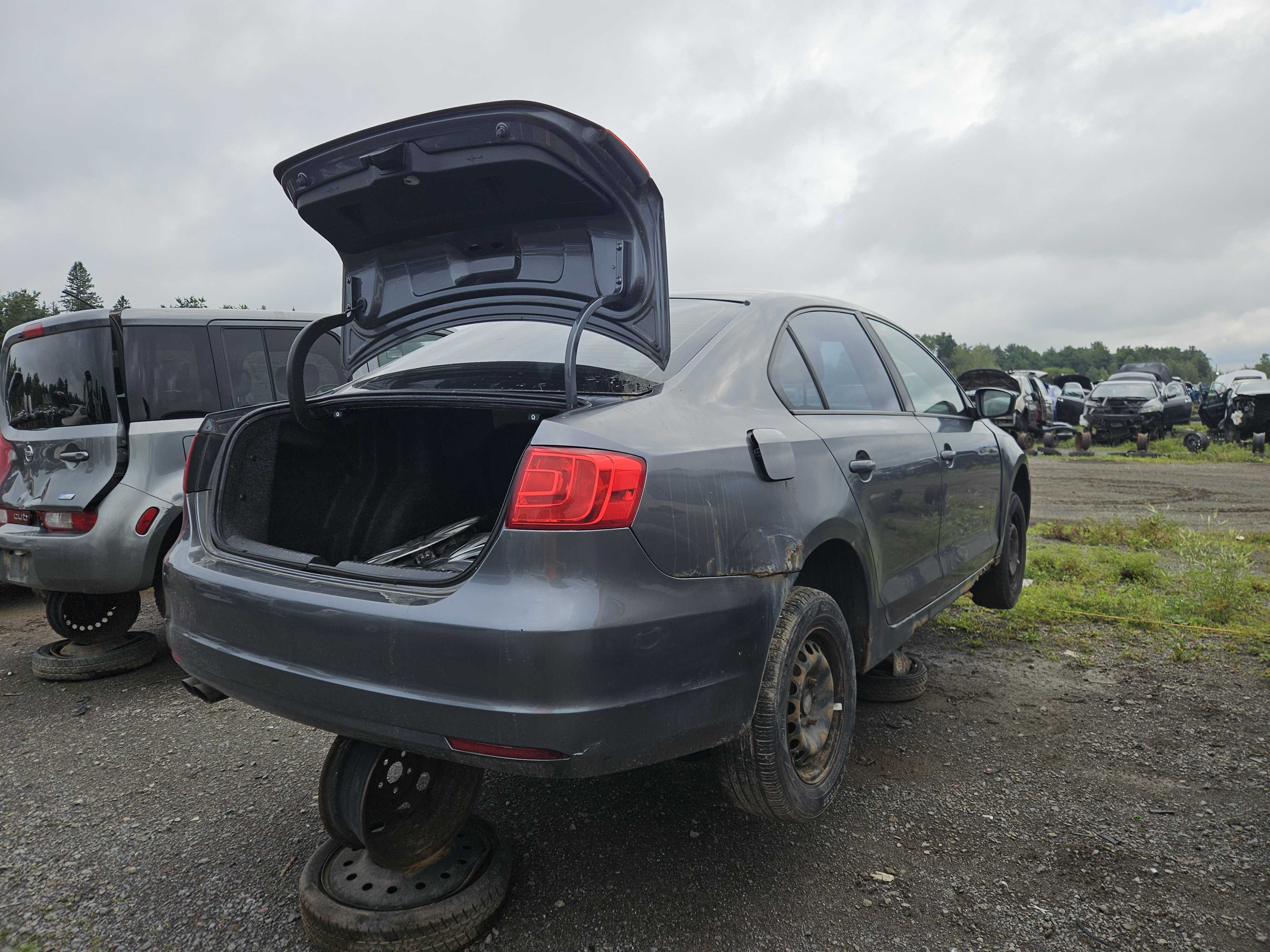 VOLKSWAGEN JETTA 2011