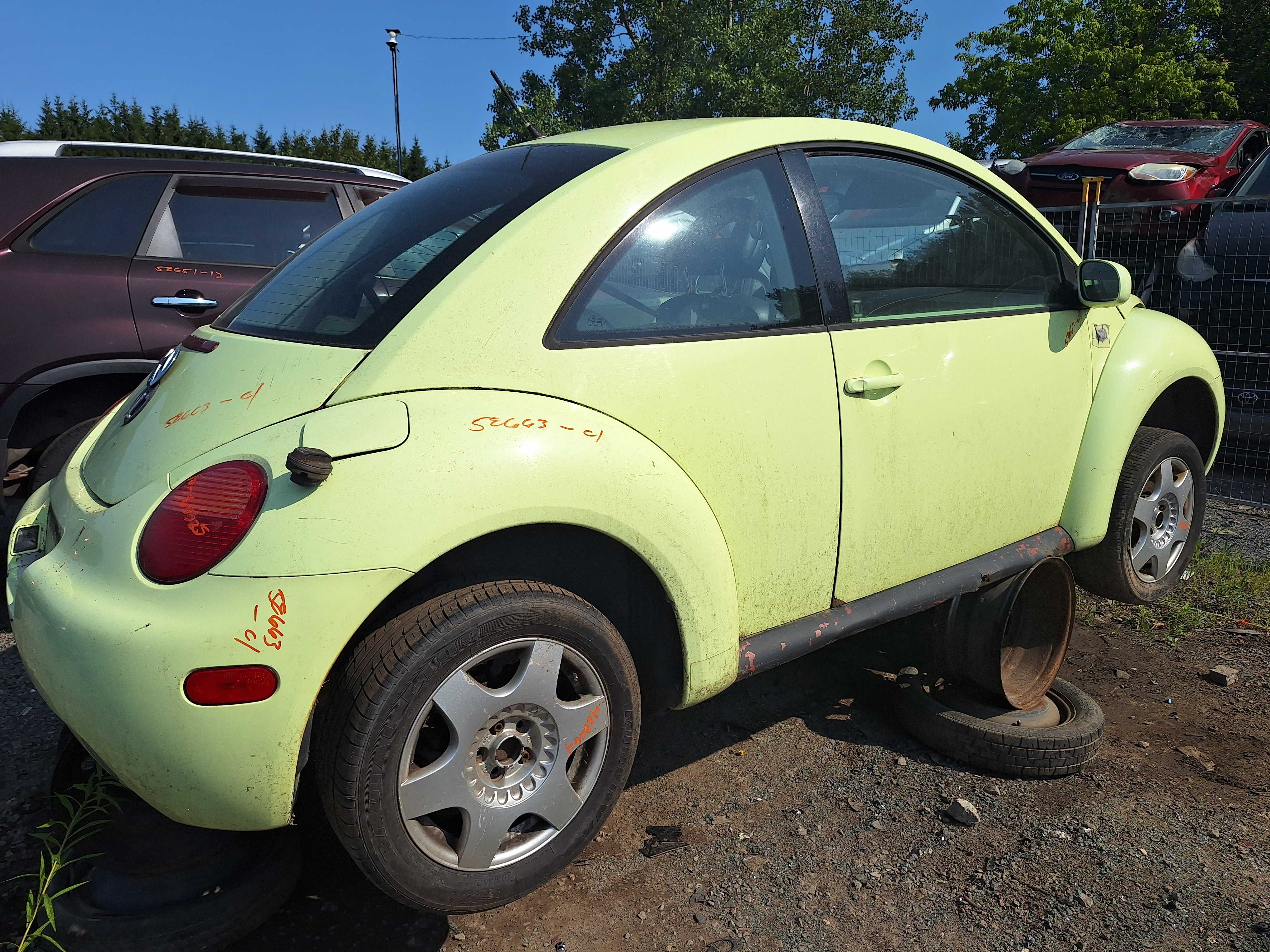 VOLKSWAGEN NEW BEETLE 2001
