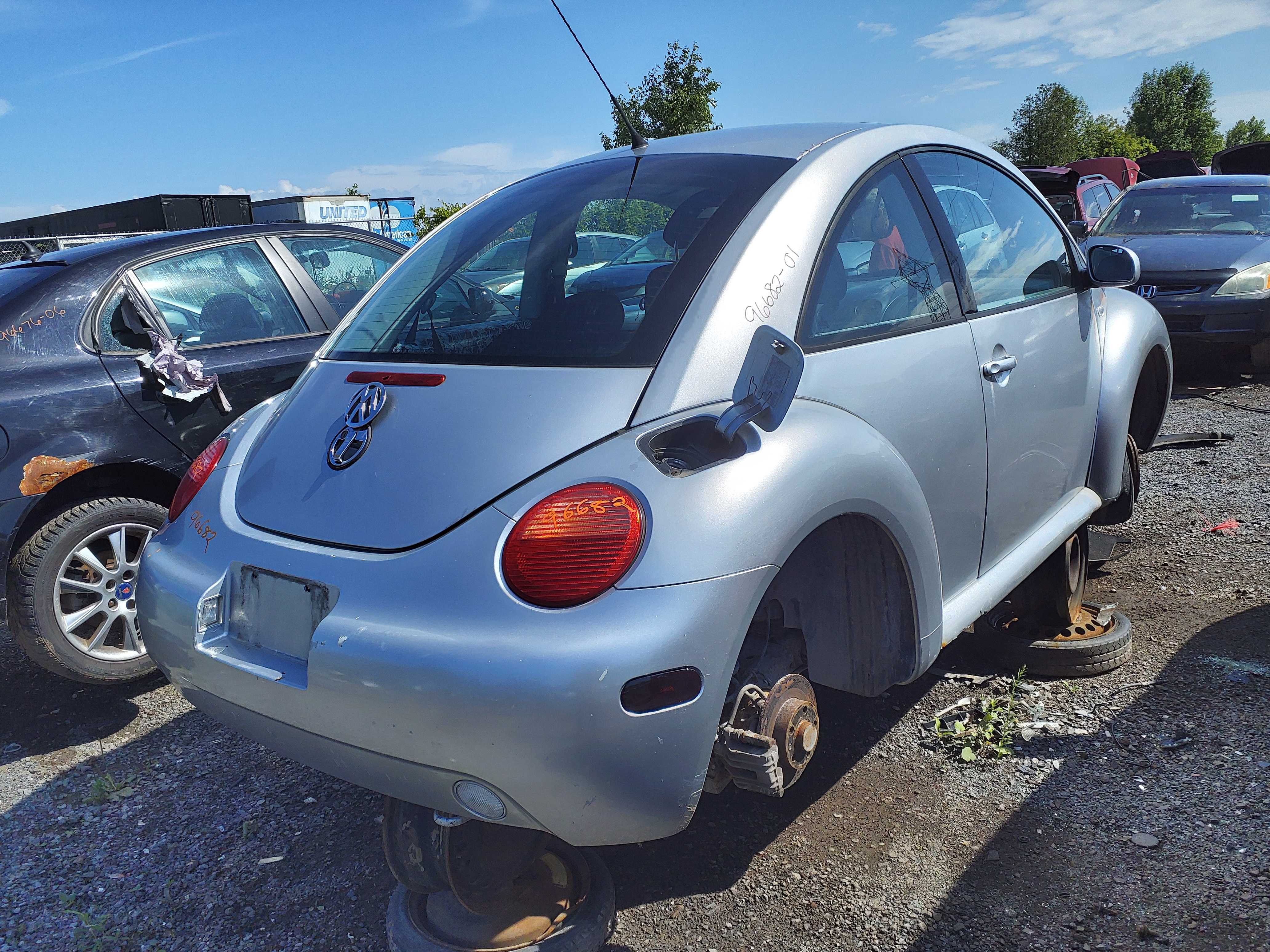 VOLKSWAGEN NEW BEETLE 2001