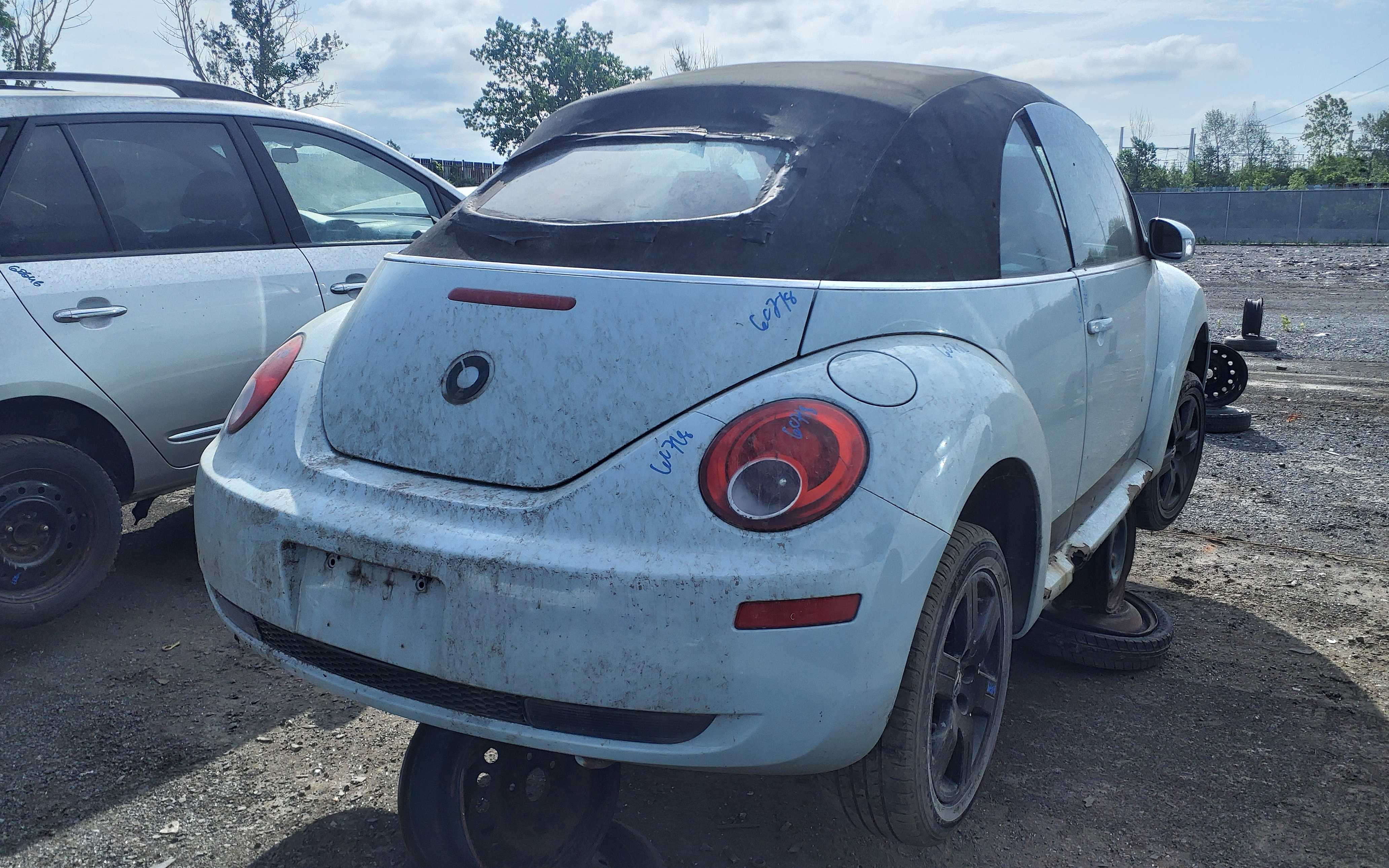 VOLKSWAGEN NEW BEETLE 2006