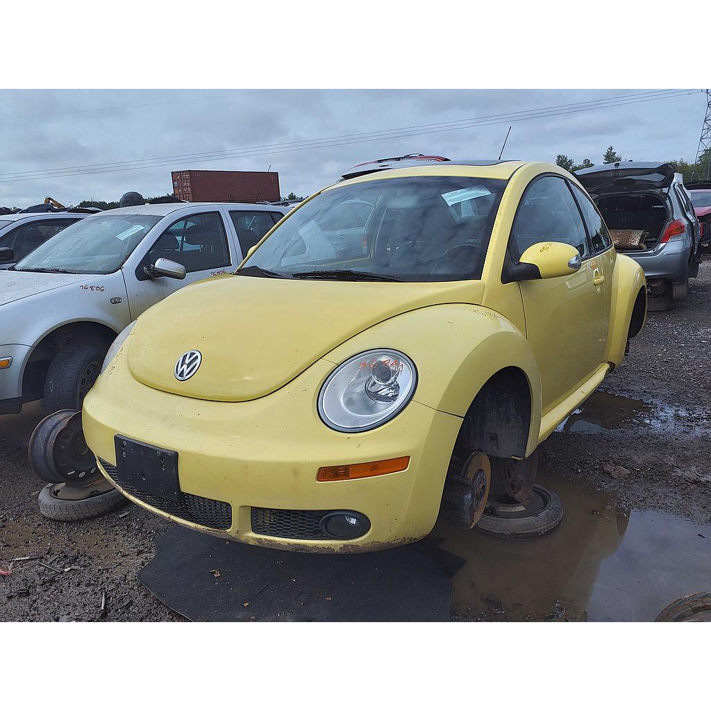 VOLKSWAGEN NEW BEETLE 2010