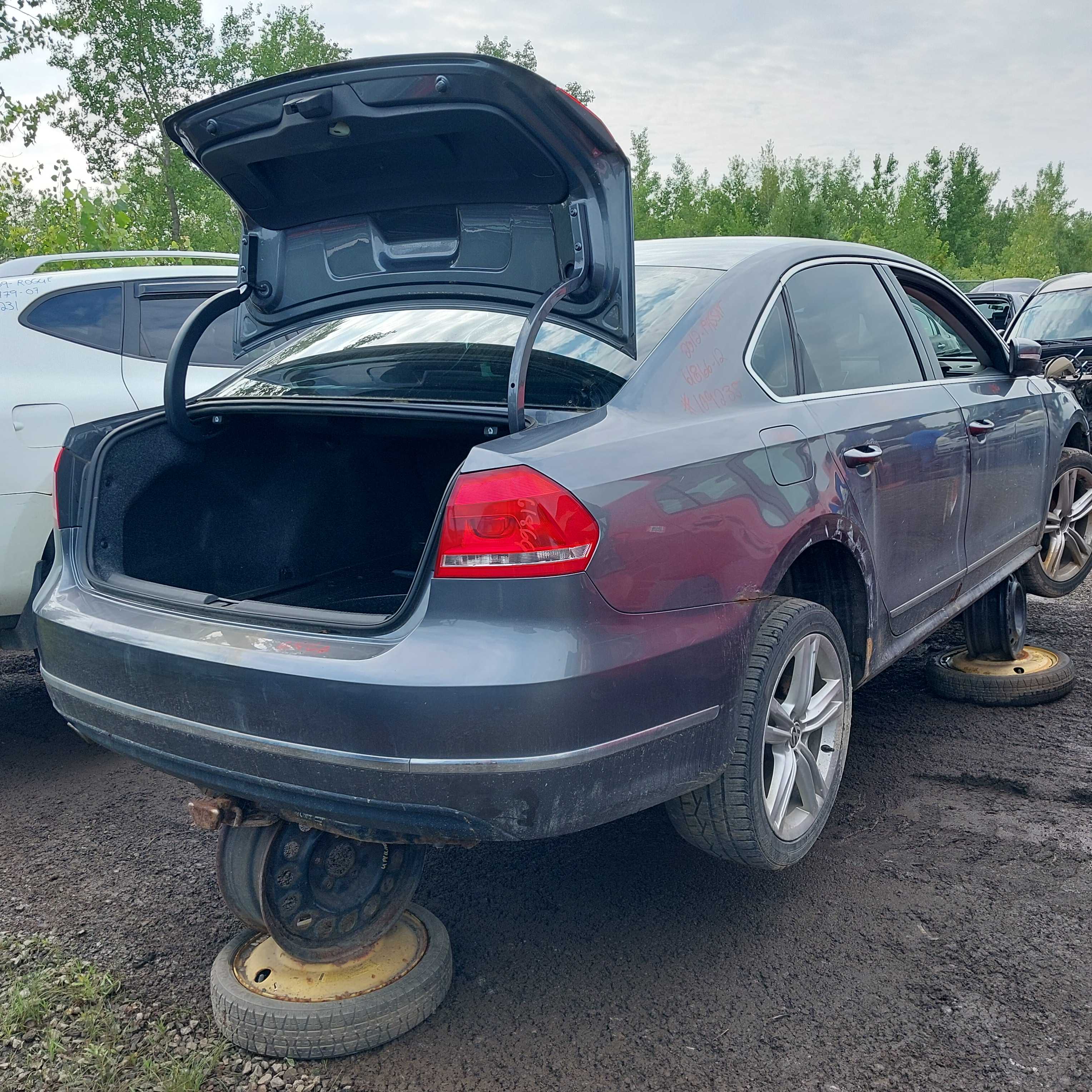 VOLKSWAGEN PASSAT 2012