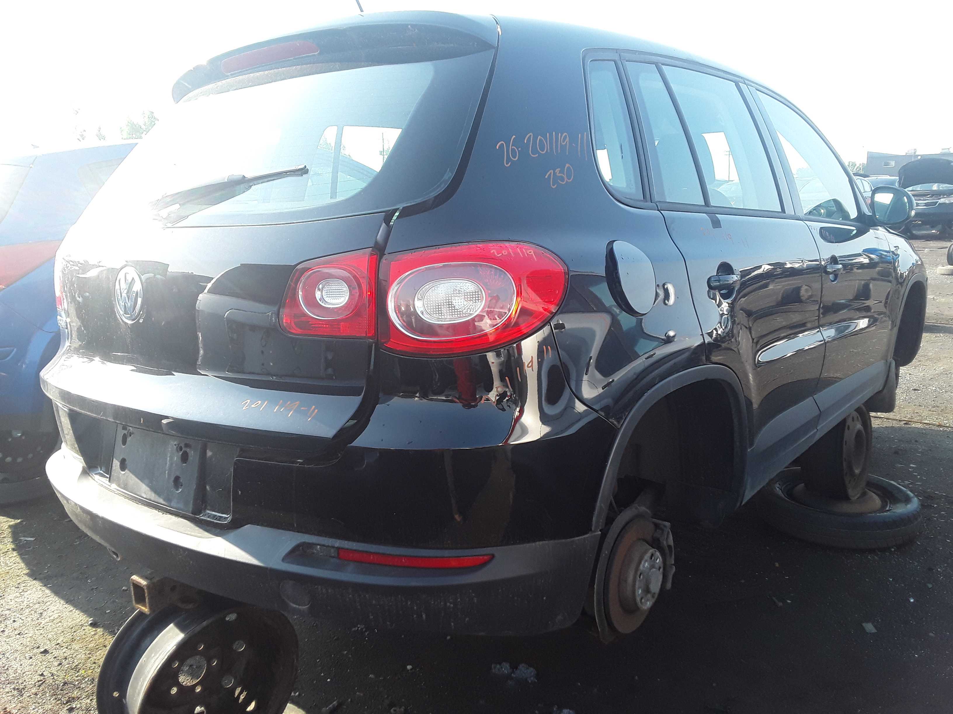VOLKSWAGEN TIGUAN 2011