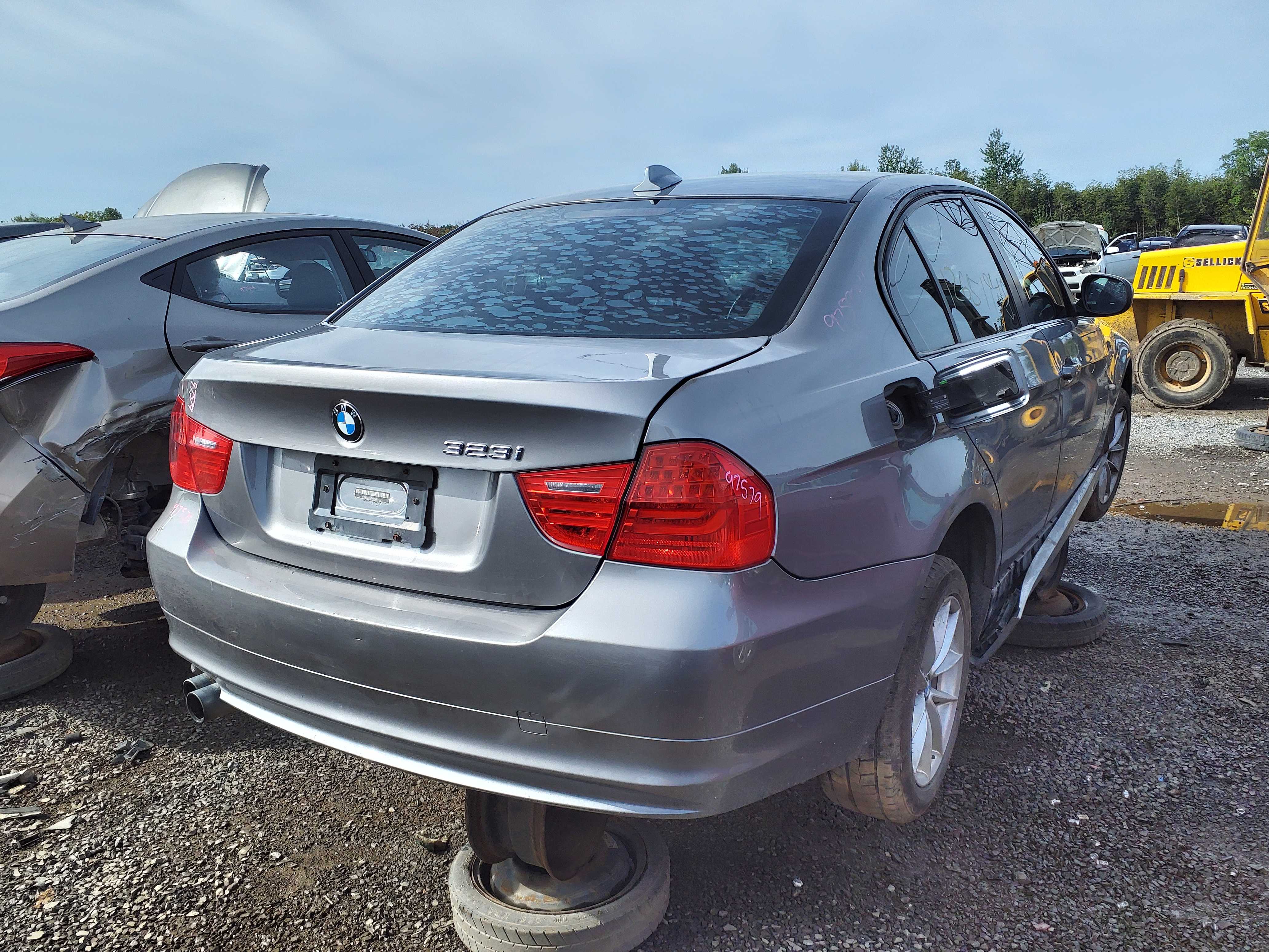 BMW 323 2011