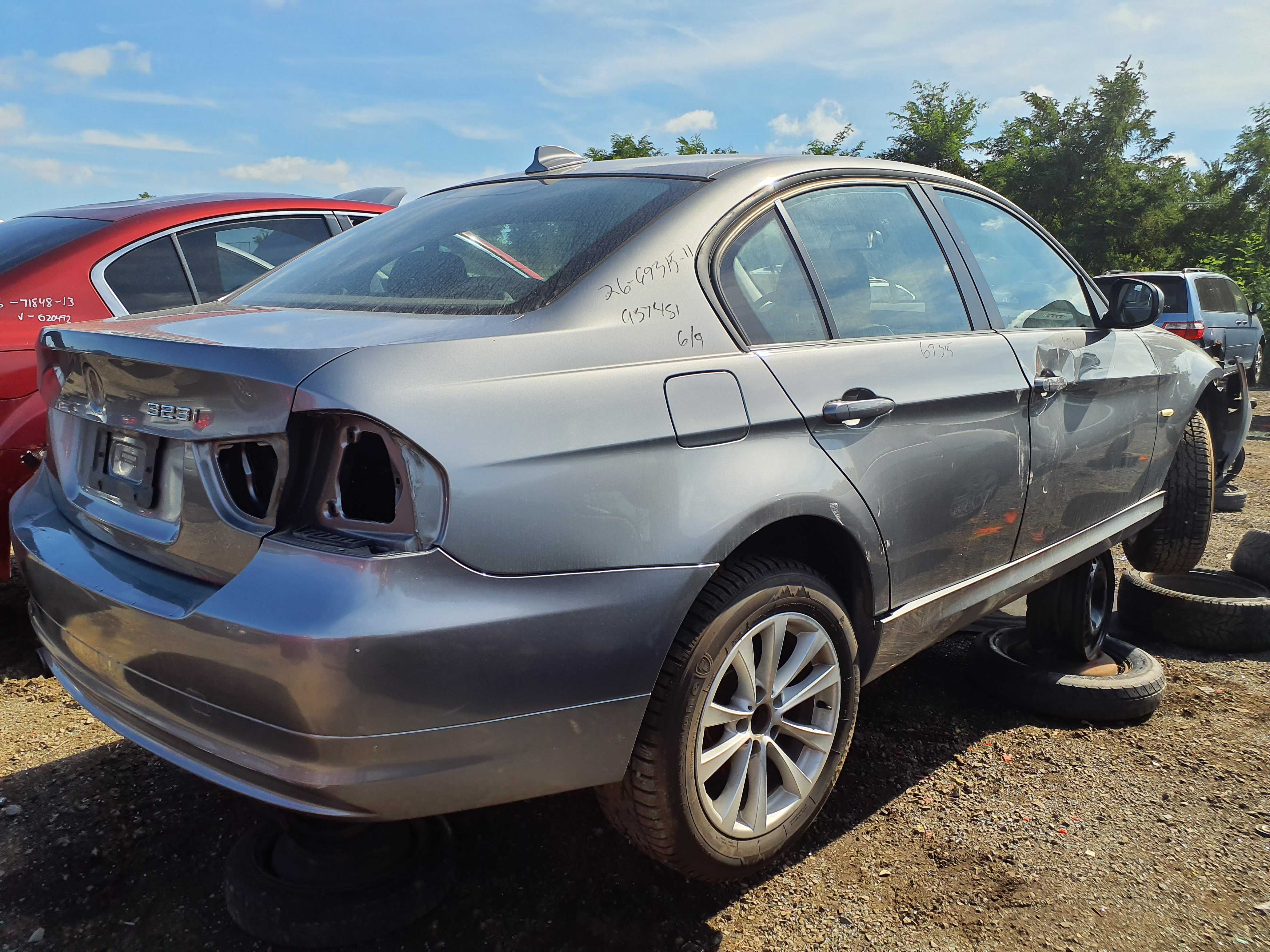 BMW 323 2011