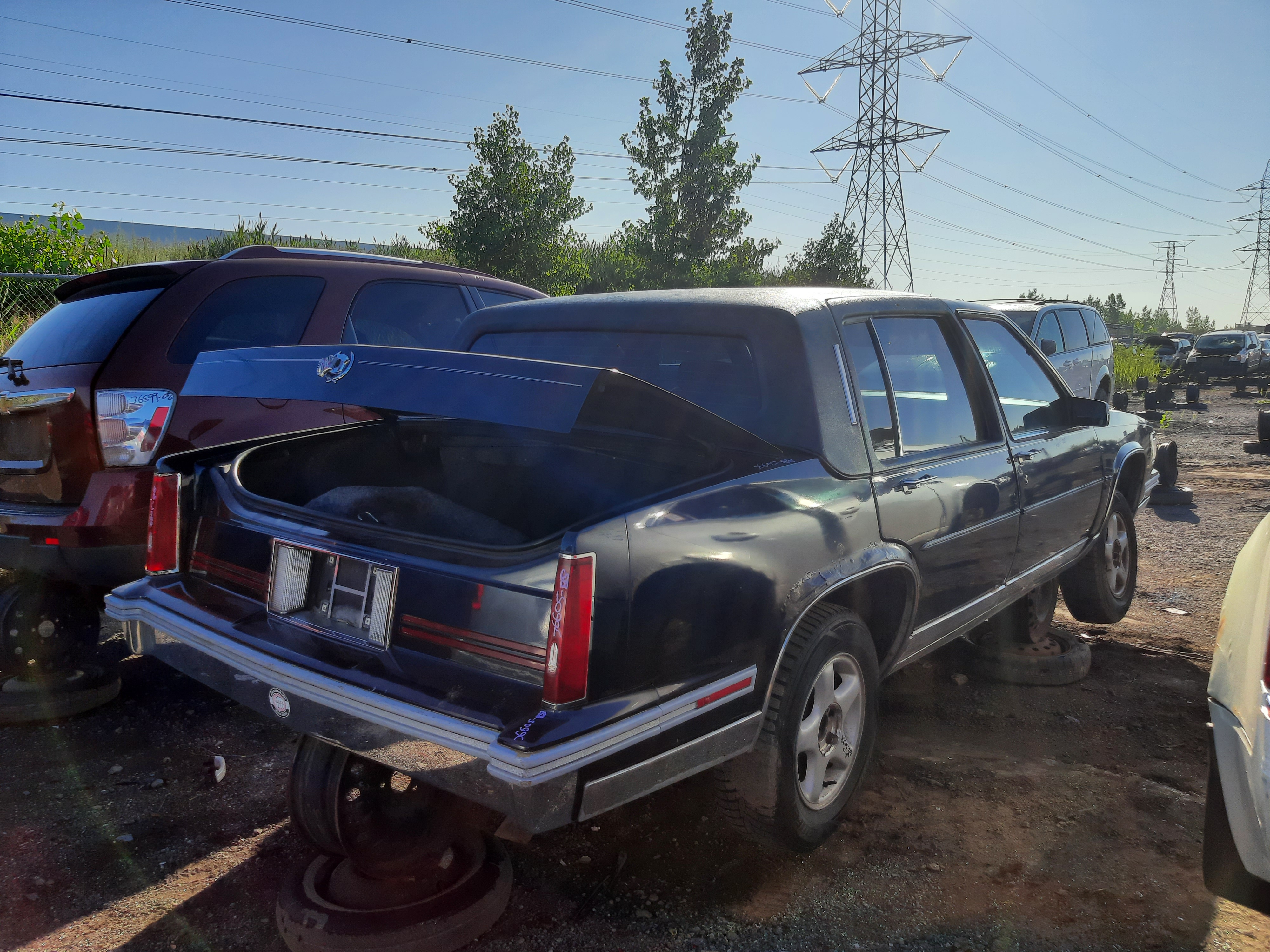 CADILLAC FLEETWOOD 1988