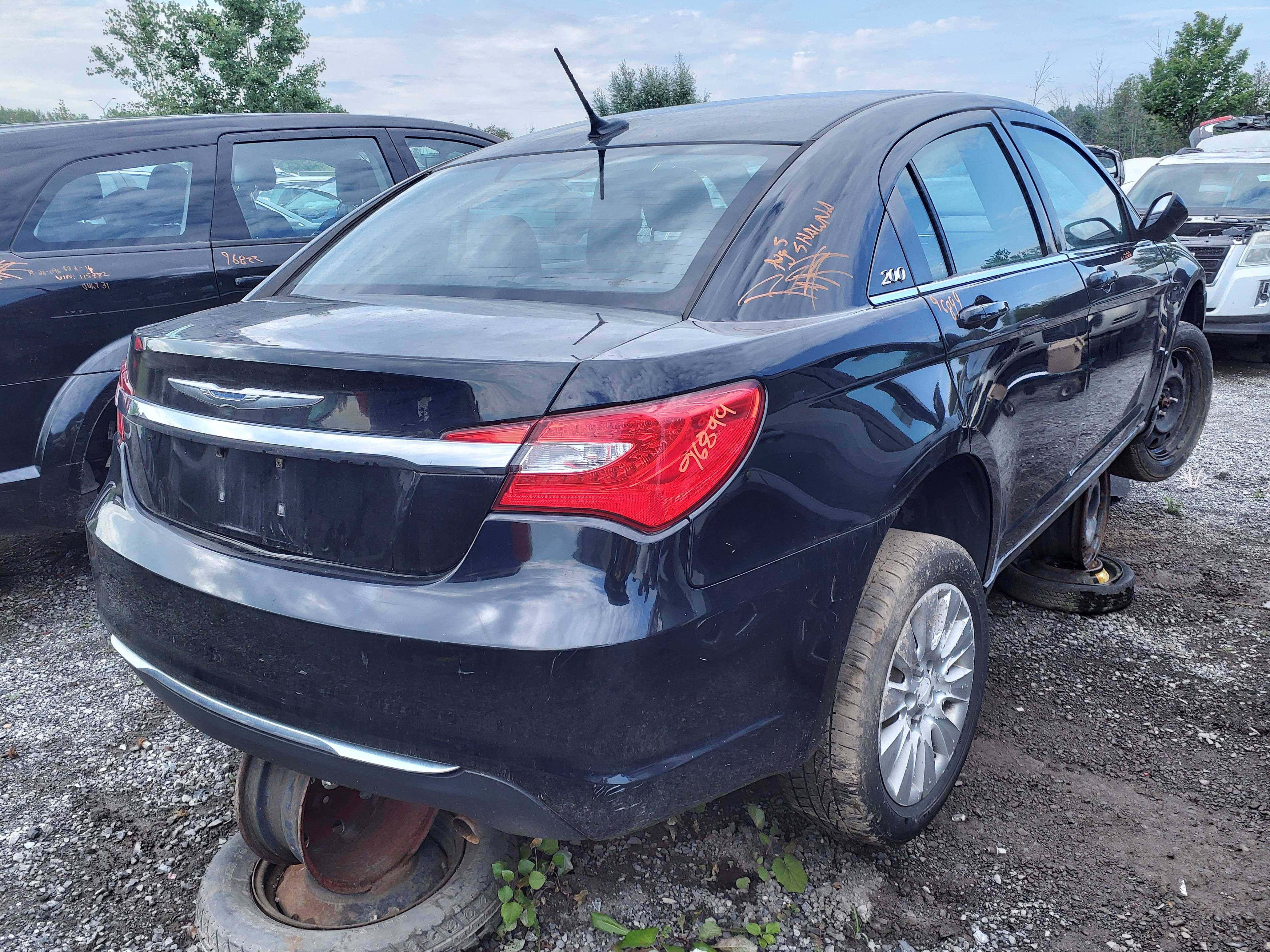 CHRYSLER 200 2012
