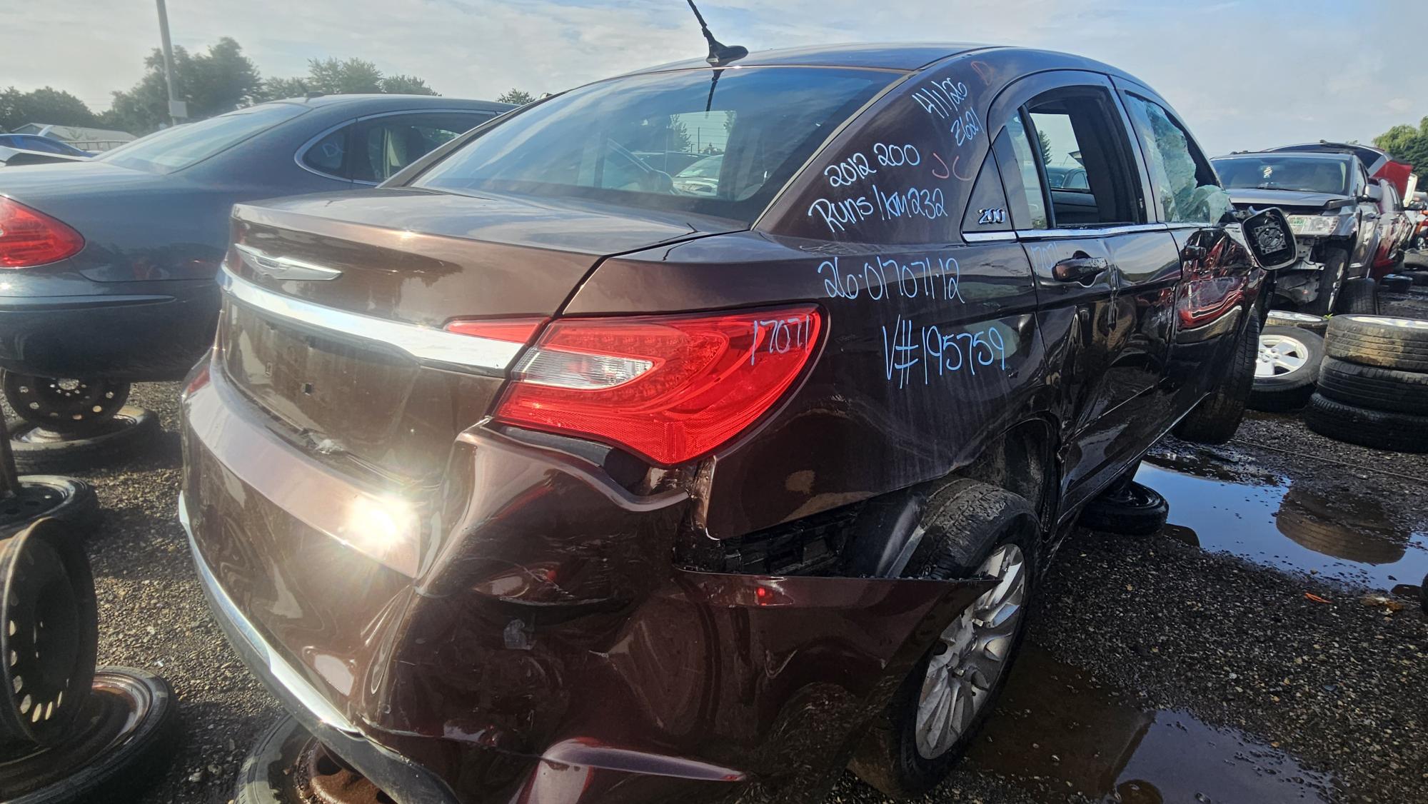 CHRYSLER 200 2012