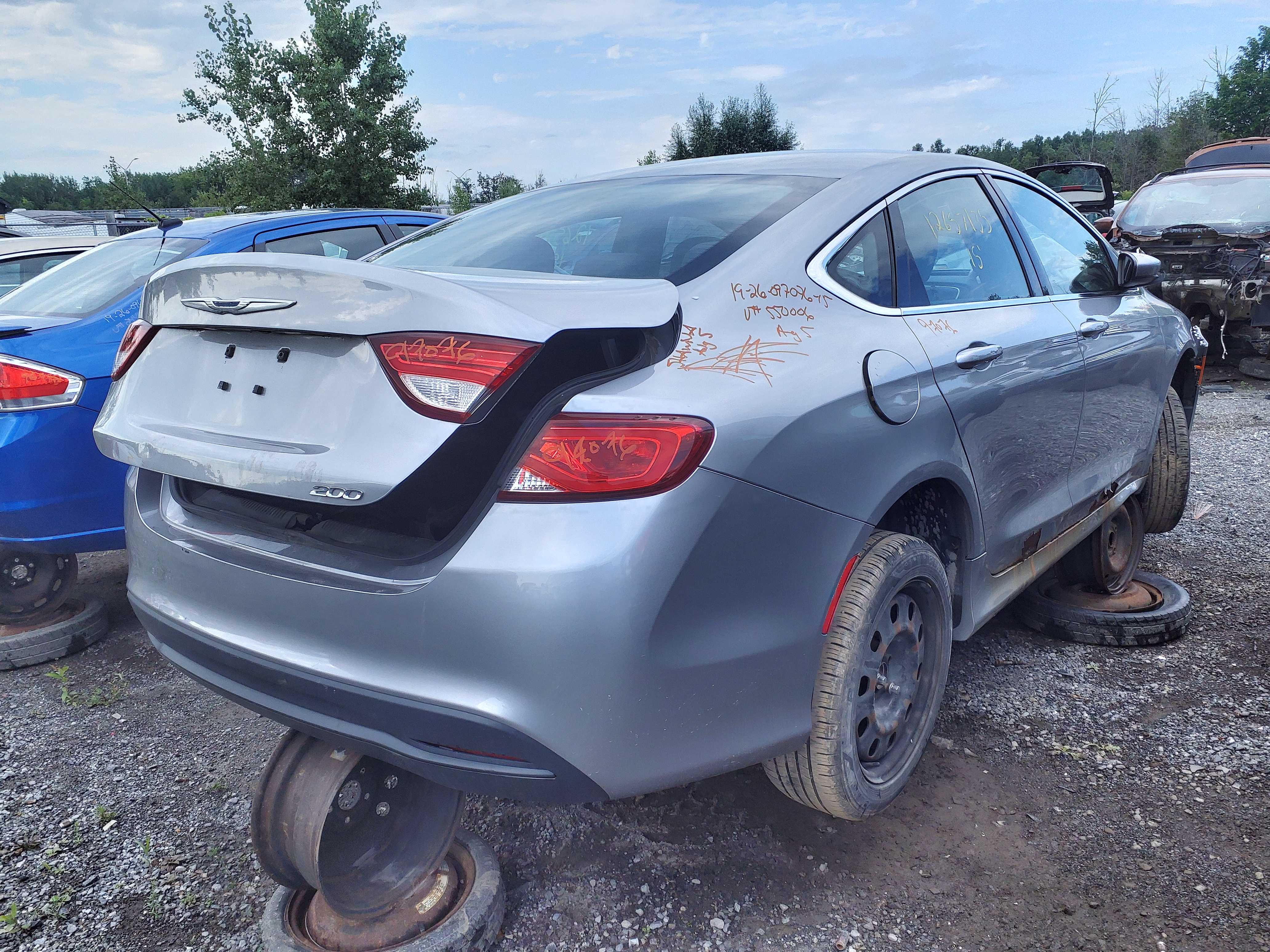 CHRYSLER 200 2015