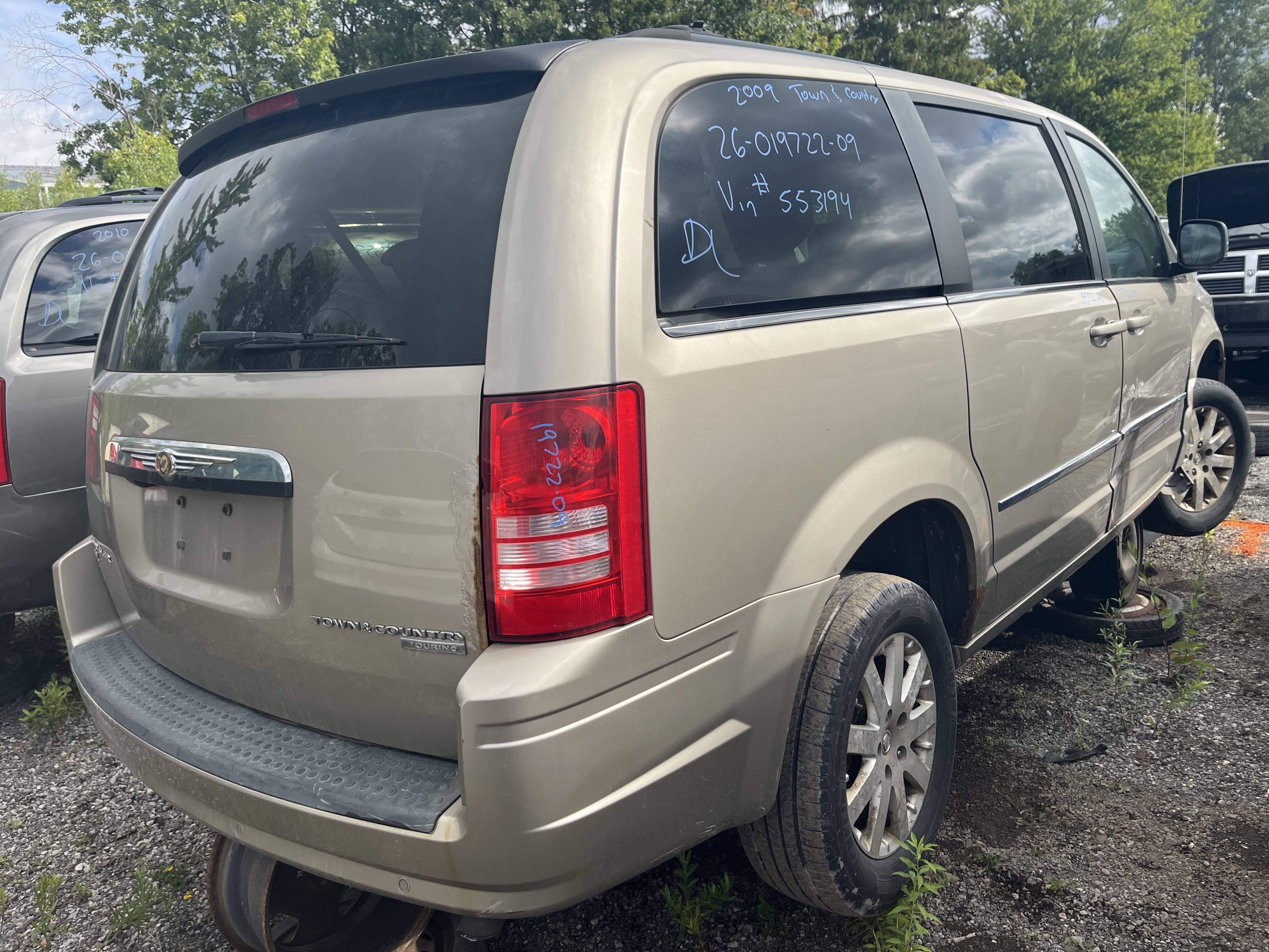 CHRYSLER TOWN &amp; COUNTRY 2009
