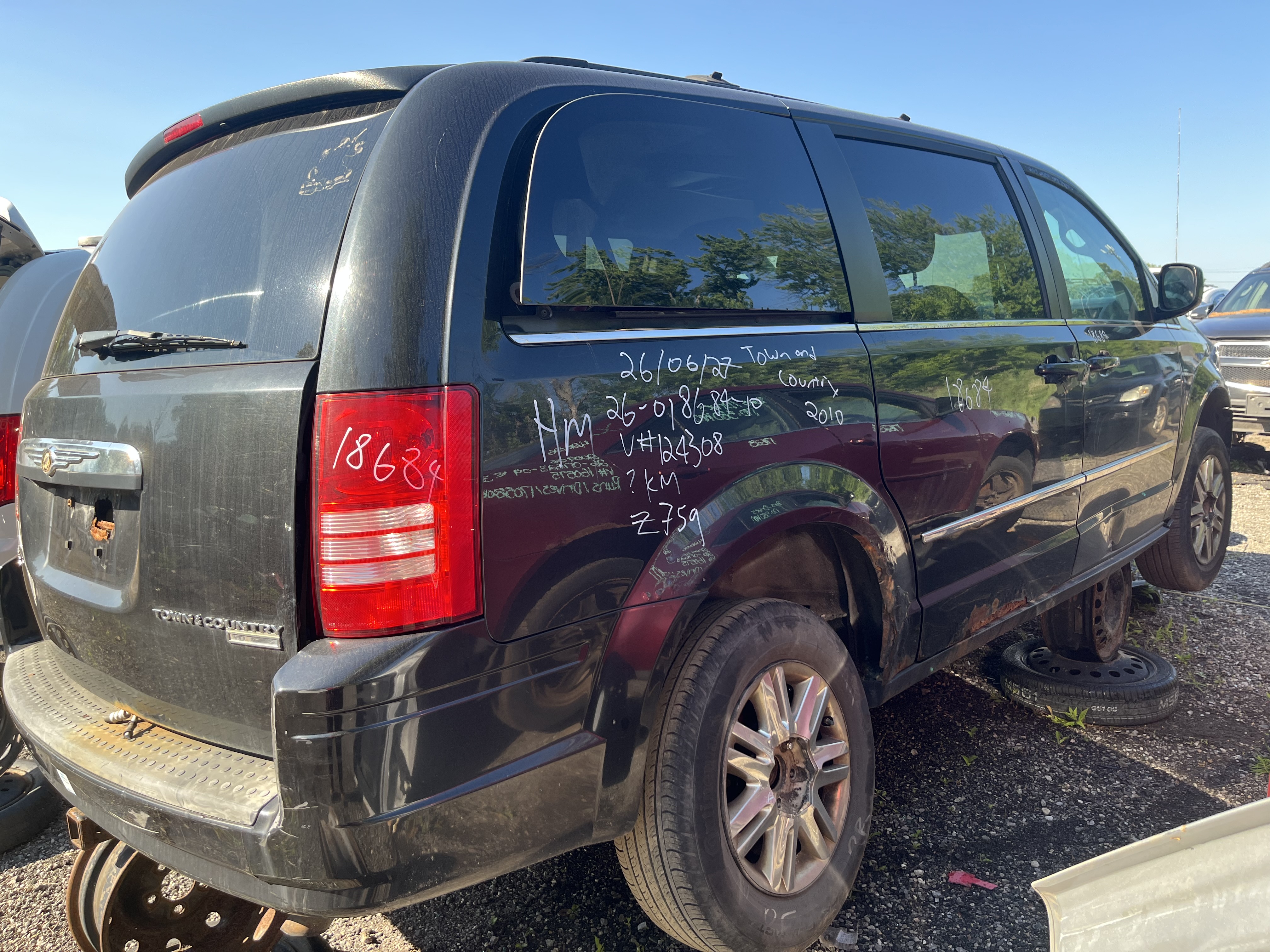 CHRYSLER TOWN &amp; COUNTRY 2010