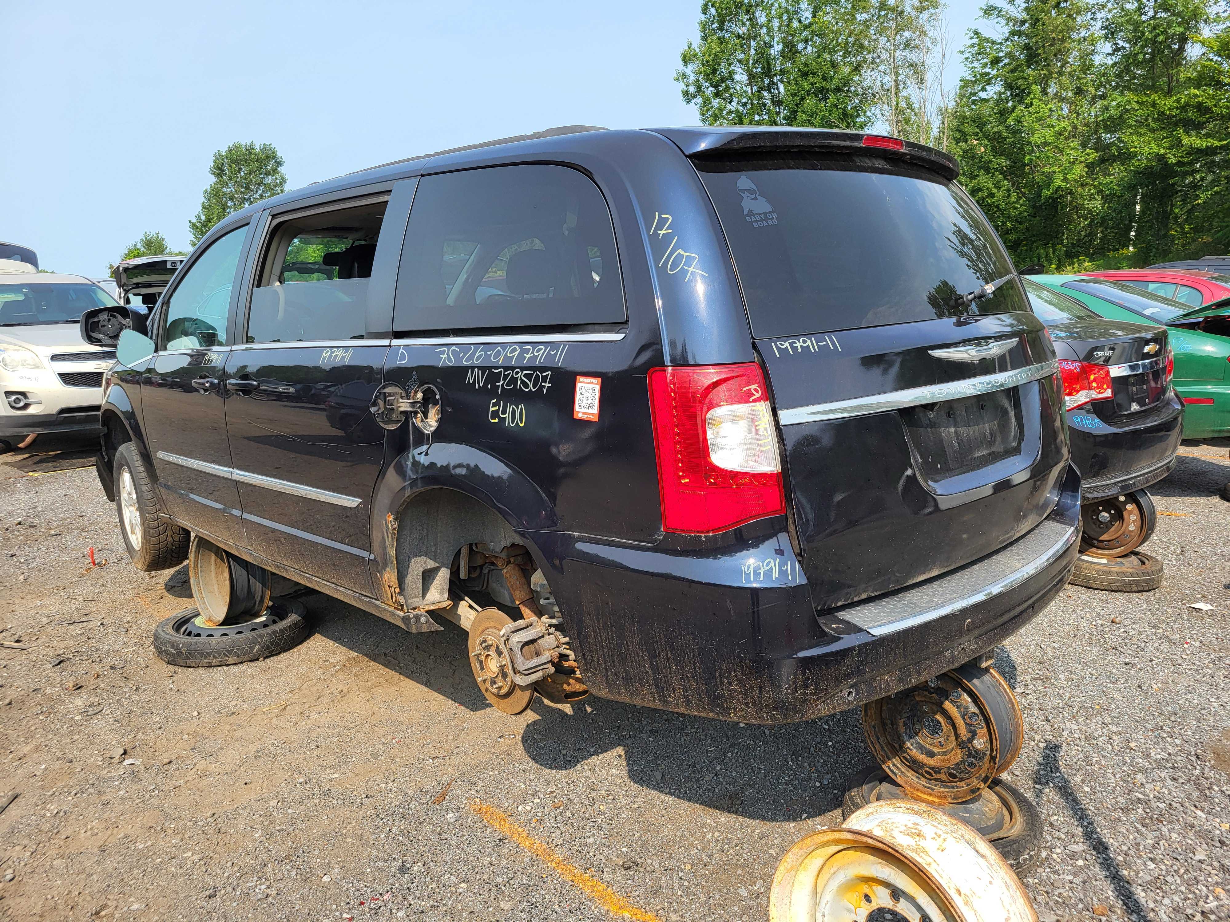 CHRYSLER TOWN &amp; COUNTRY 2011