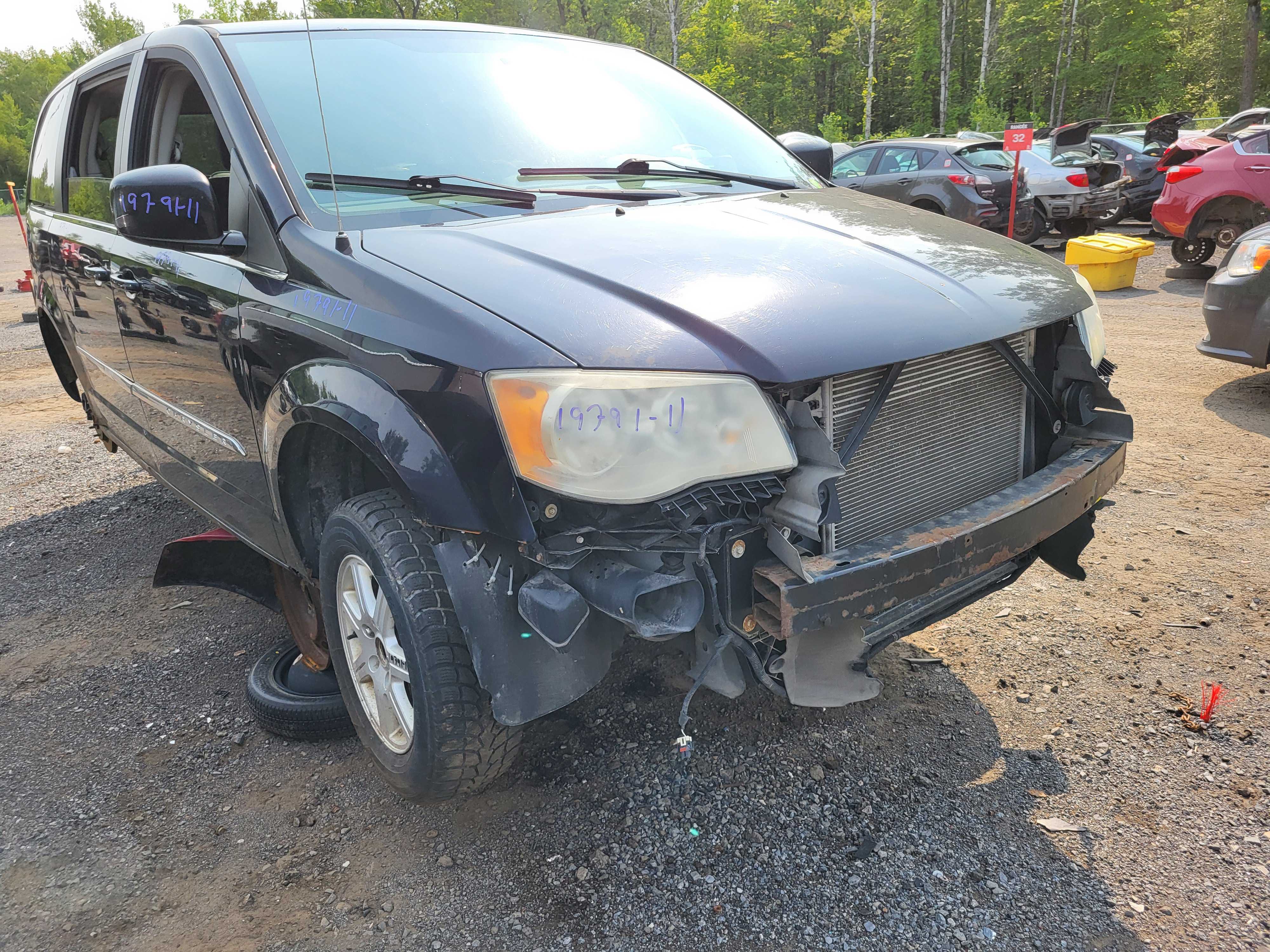 CHRYSLER TOWN &amp; COUNTRY 2011