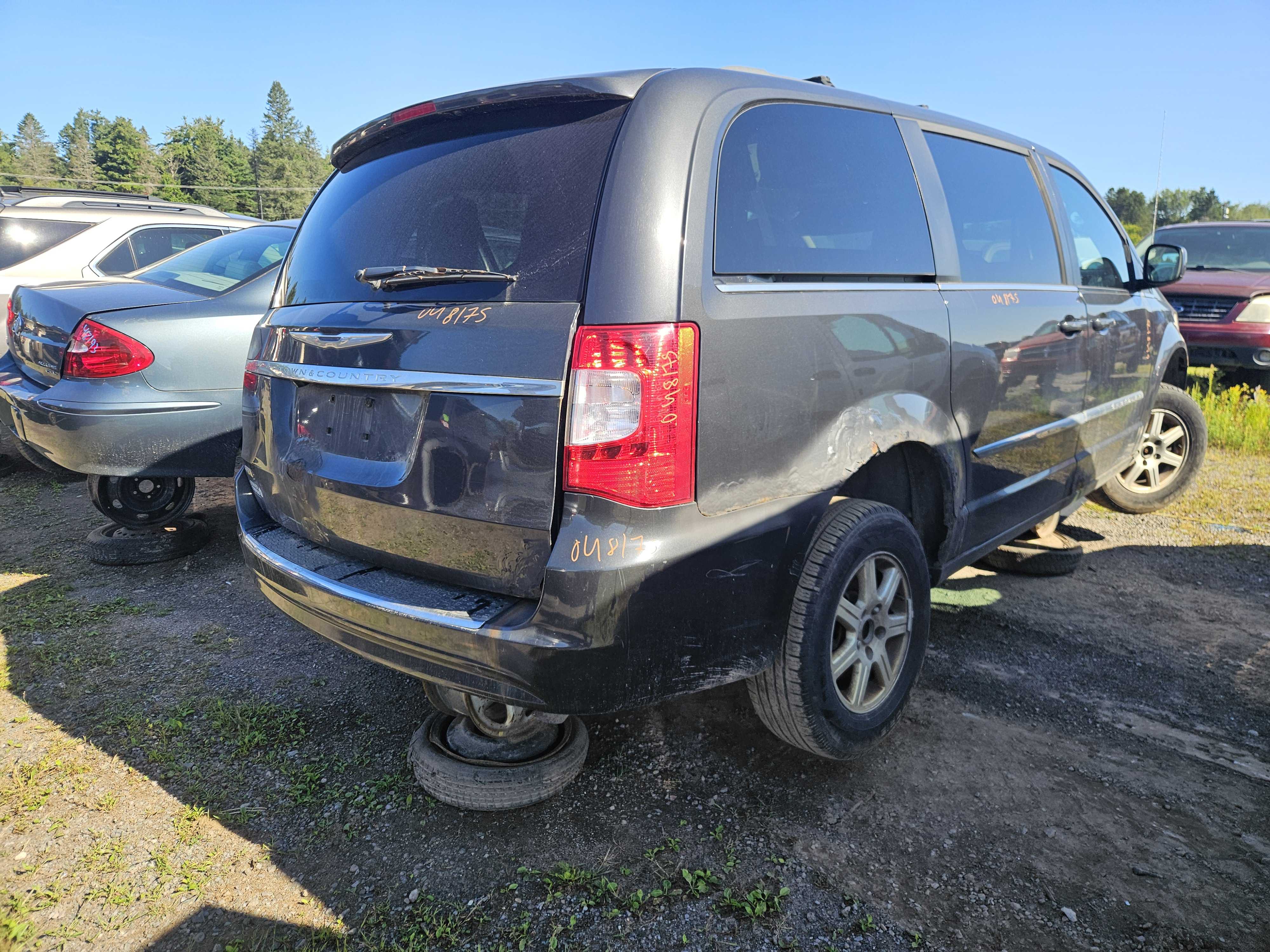 CHRYSLER TOWN &amp; COUNTRY 2011
