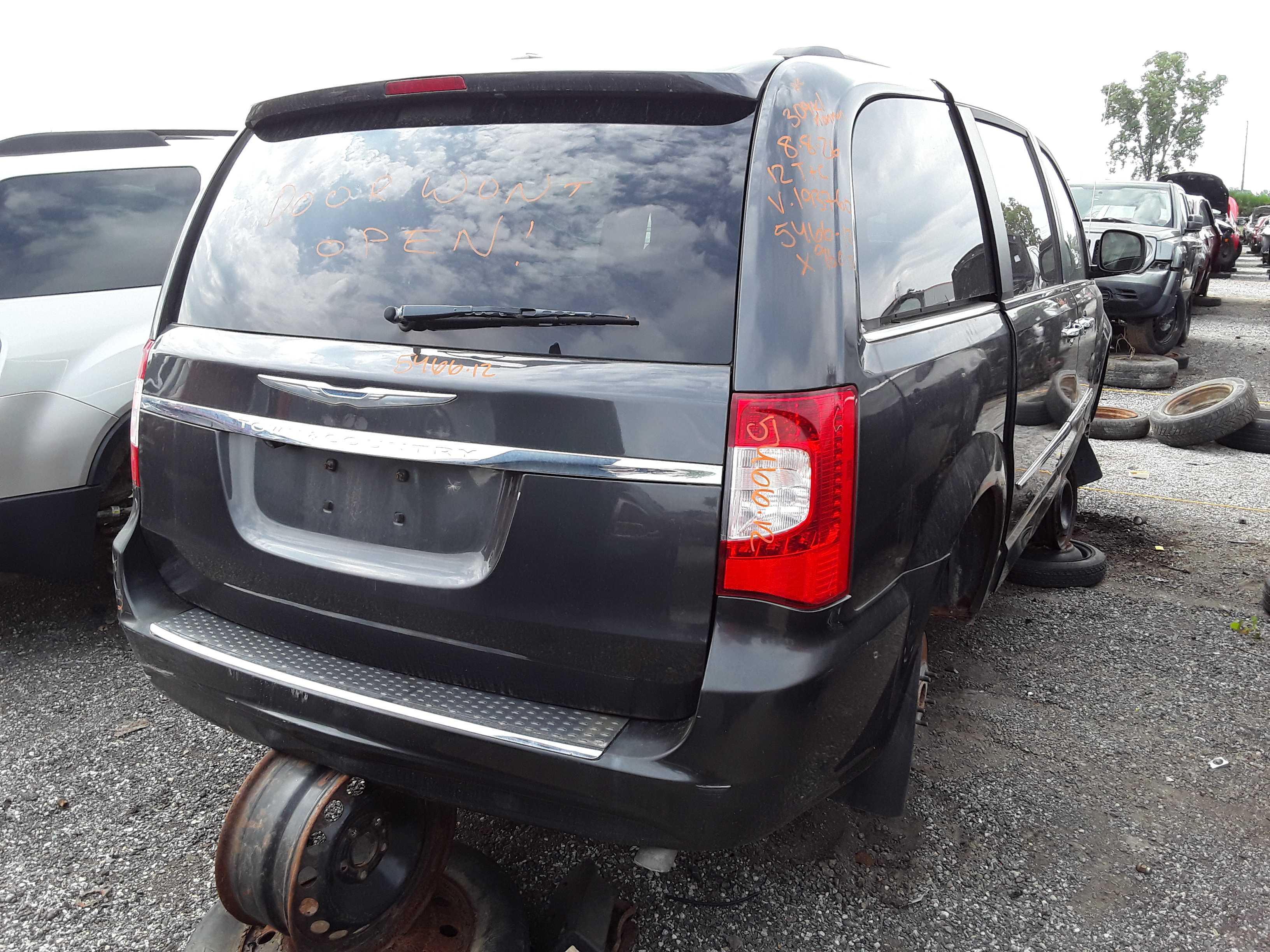 CHRYSLER TOWN &amp; COUNTRY 2012