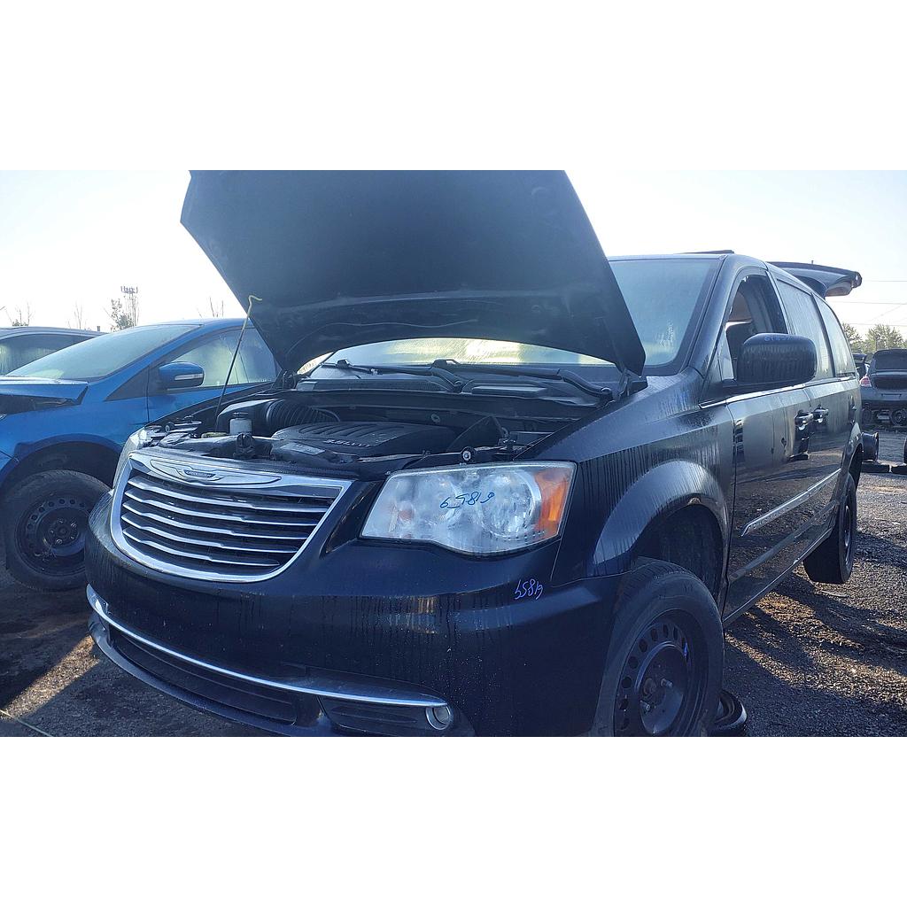 CHRYSLER TOWN &amp; COUNTRY 2013