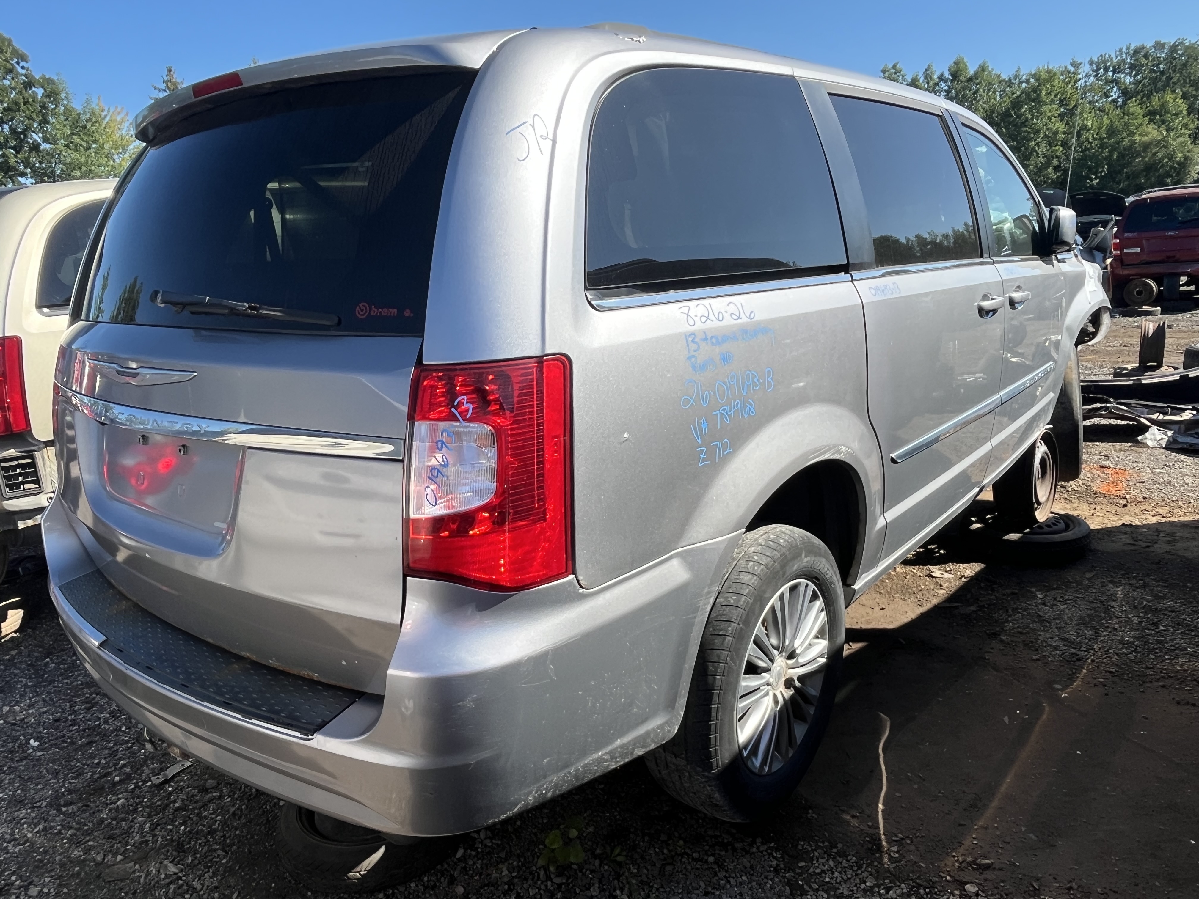 CHRYSLER TOWN &amp; COUNTRY 2013