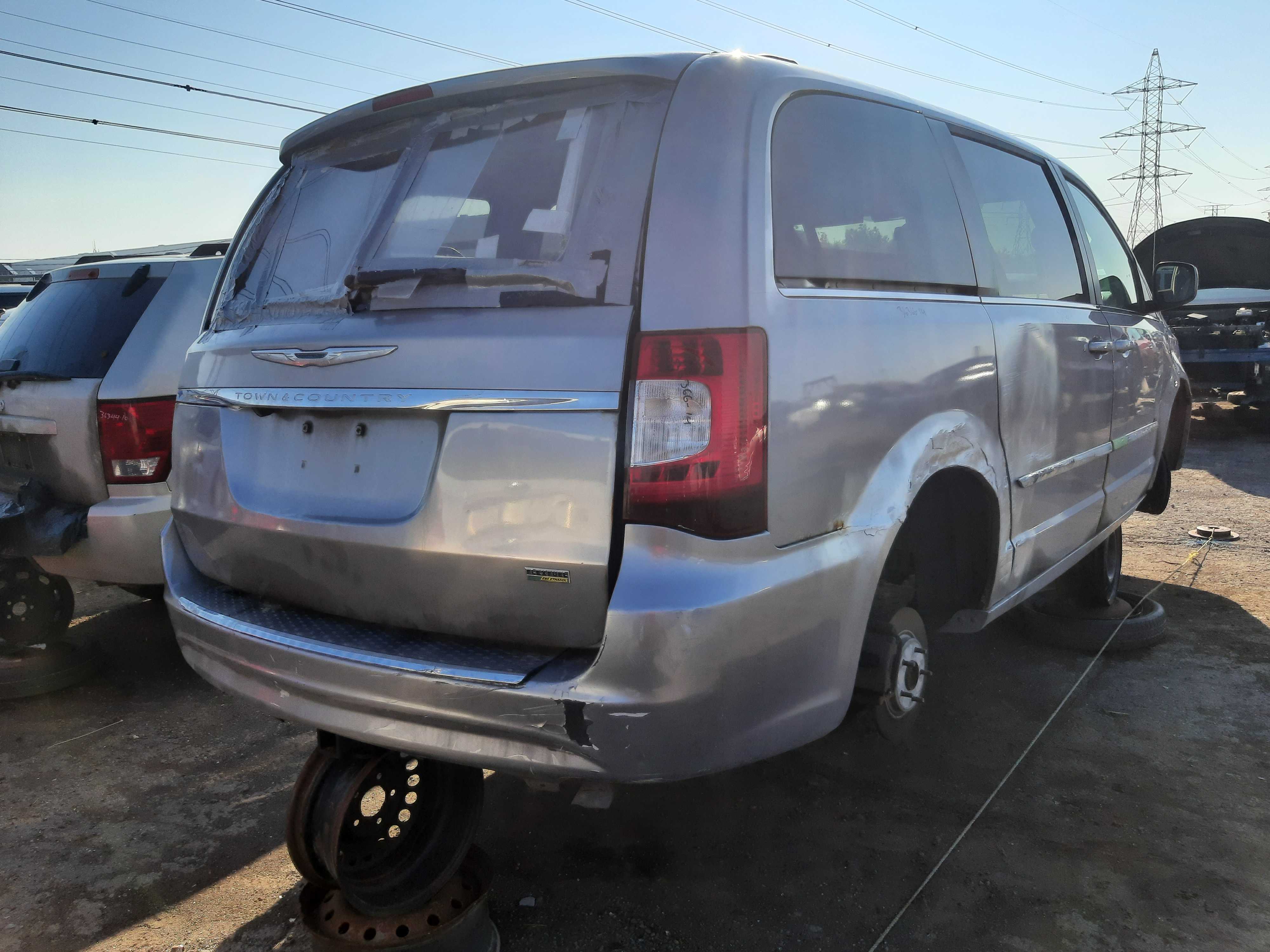 CHRYSLER TOWN &amp; COUNTRY 2014