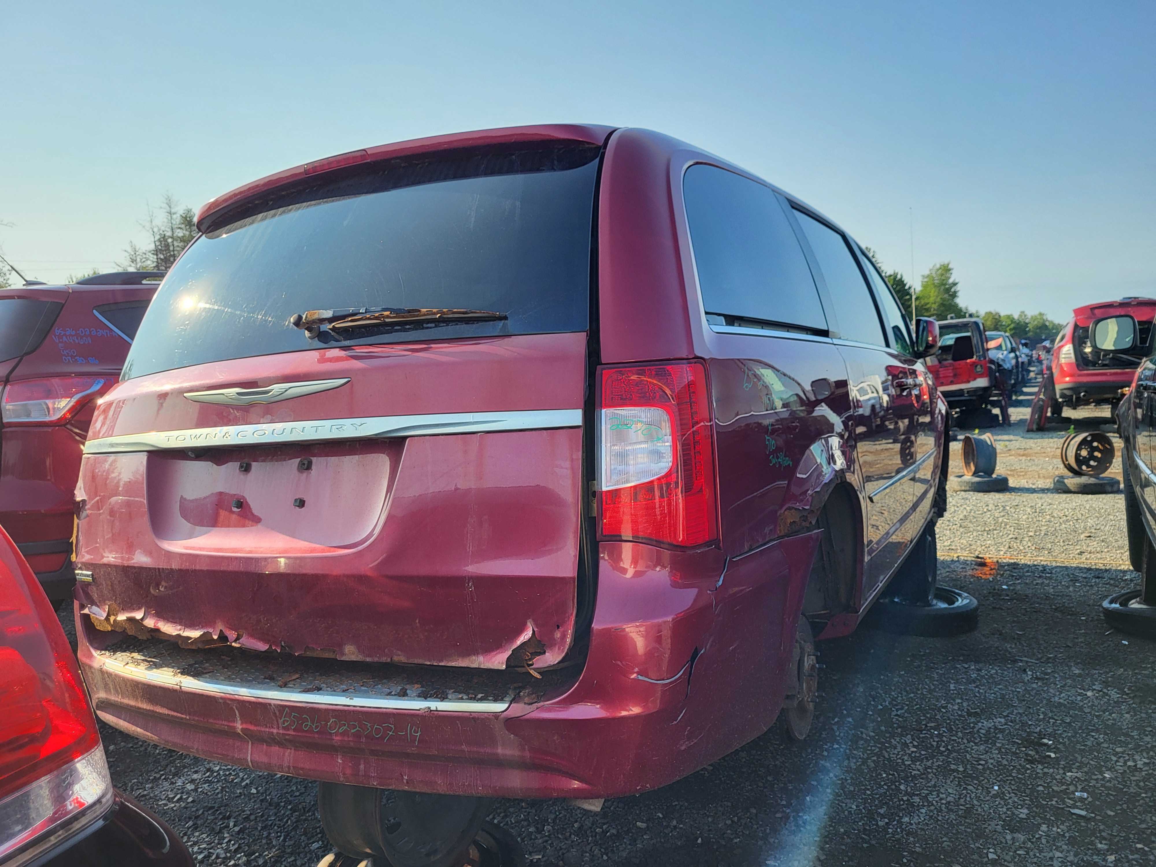 CHRYSLER TOWN &amp; COUNTRY 2014