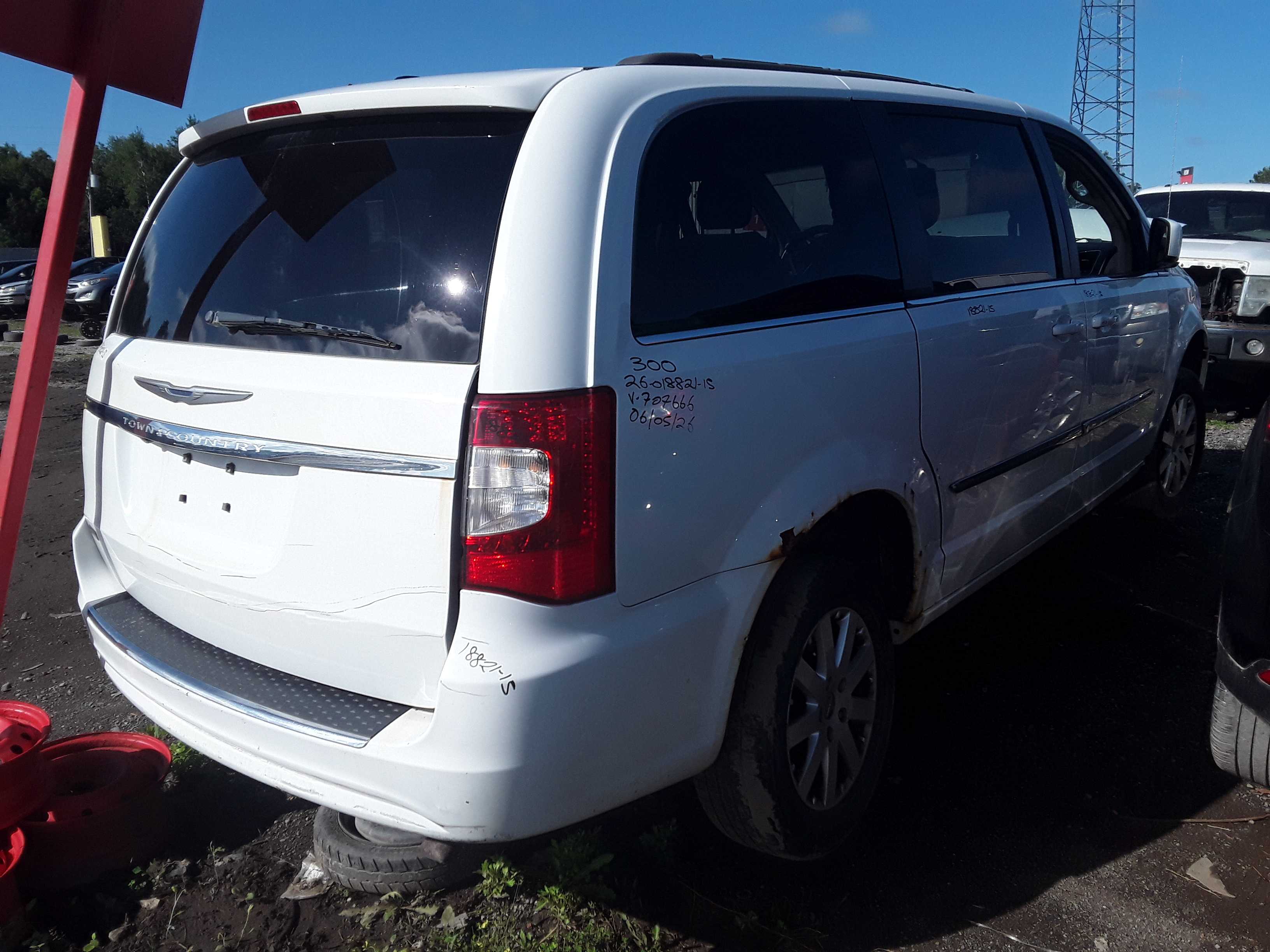 CHRYSLER TOWN &amp; COUNTRY 2015