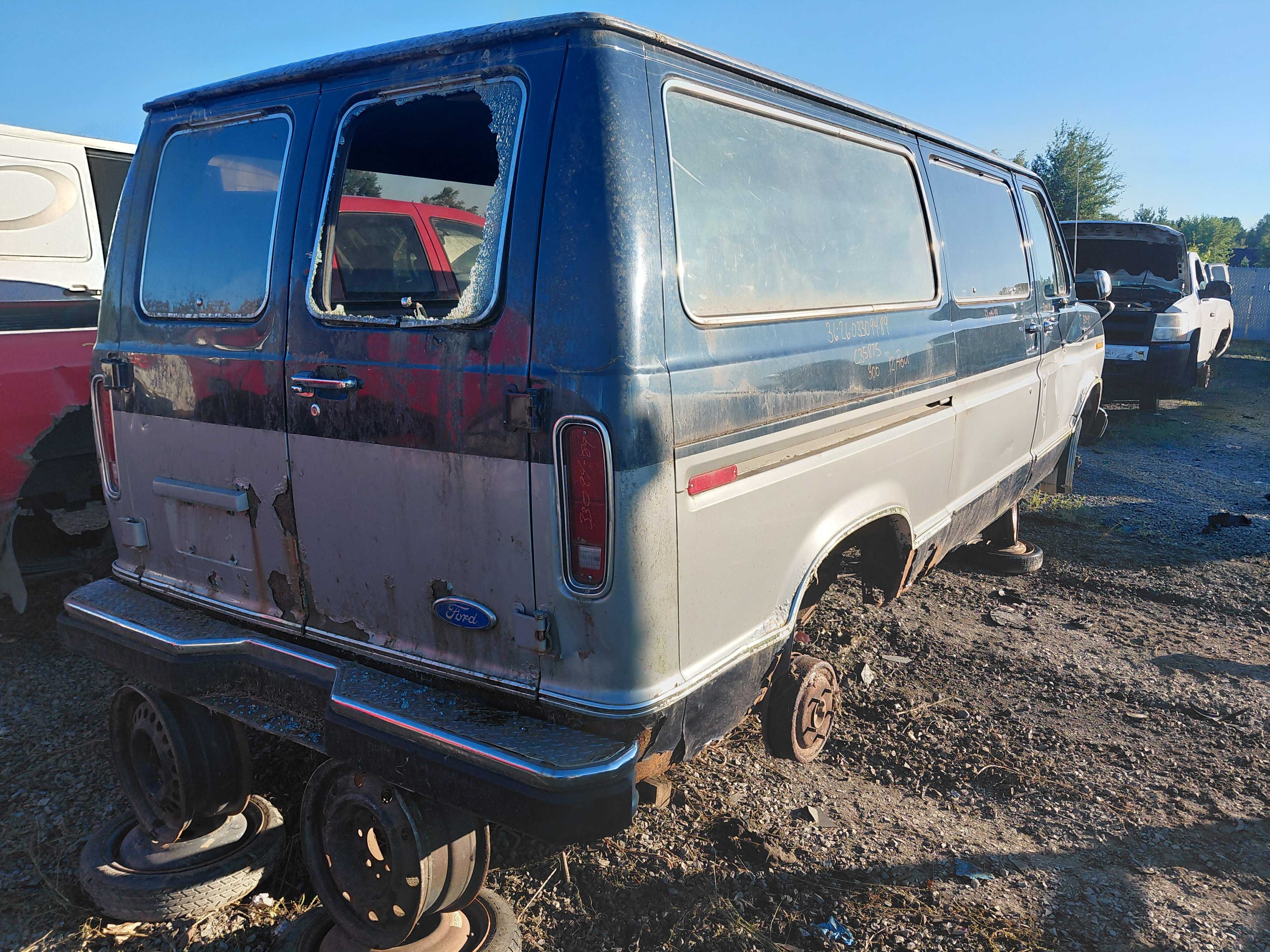 FORD CLUB WAGONS 1989