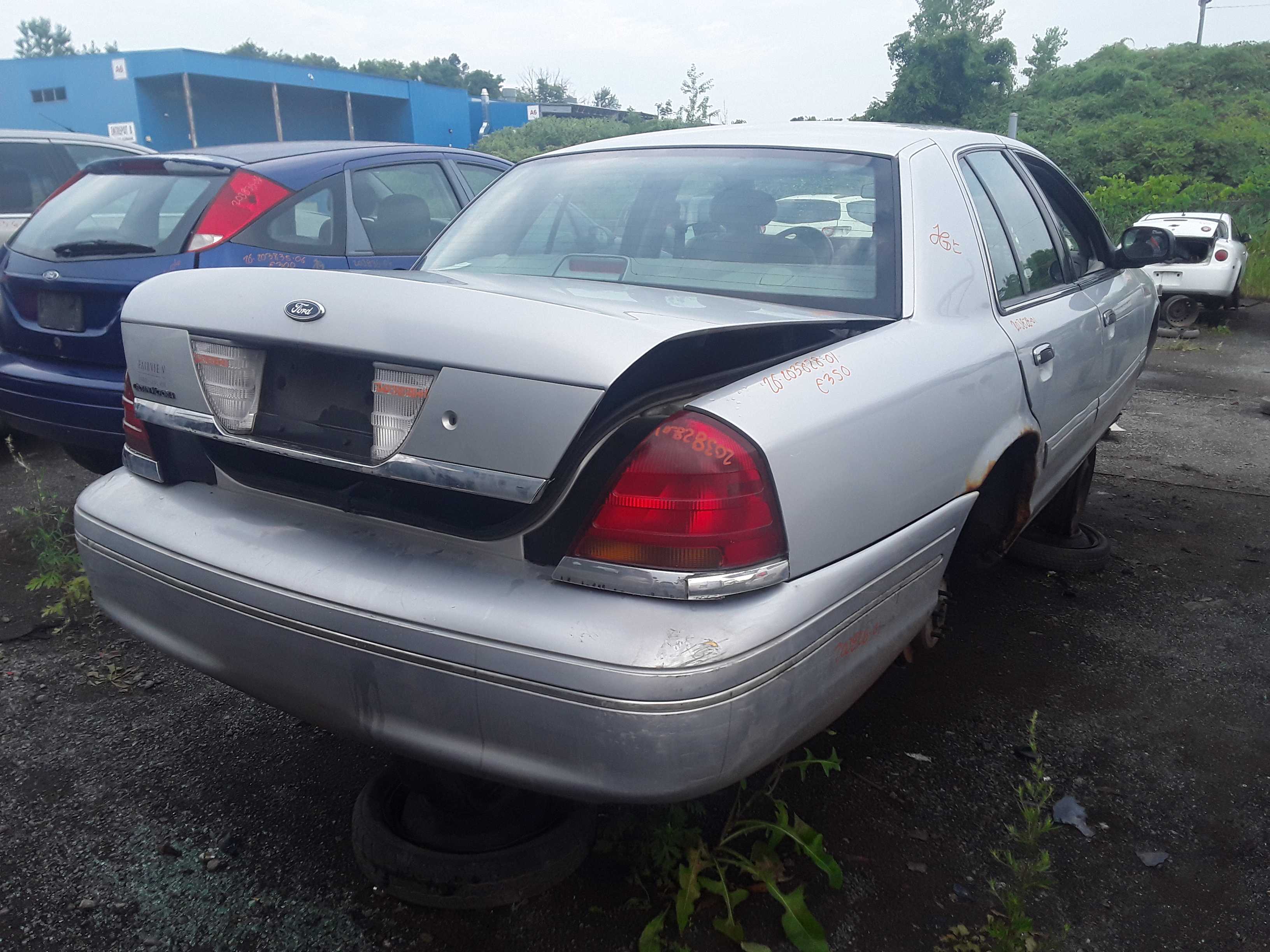 FORD CROWN VICTORIA 2001