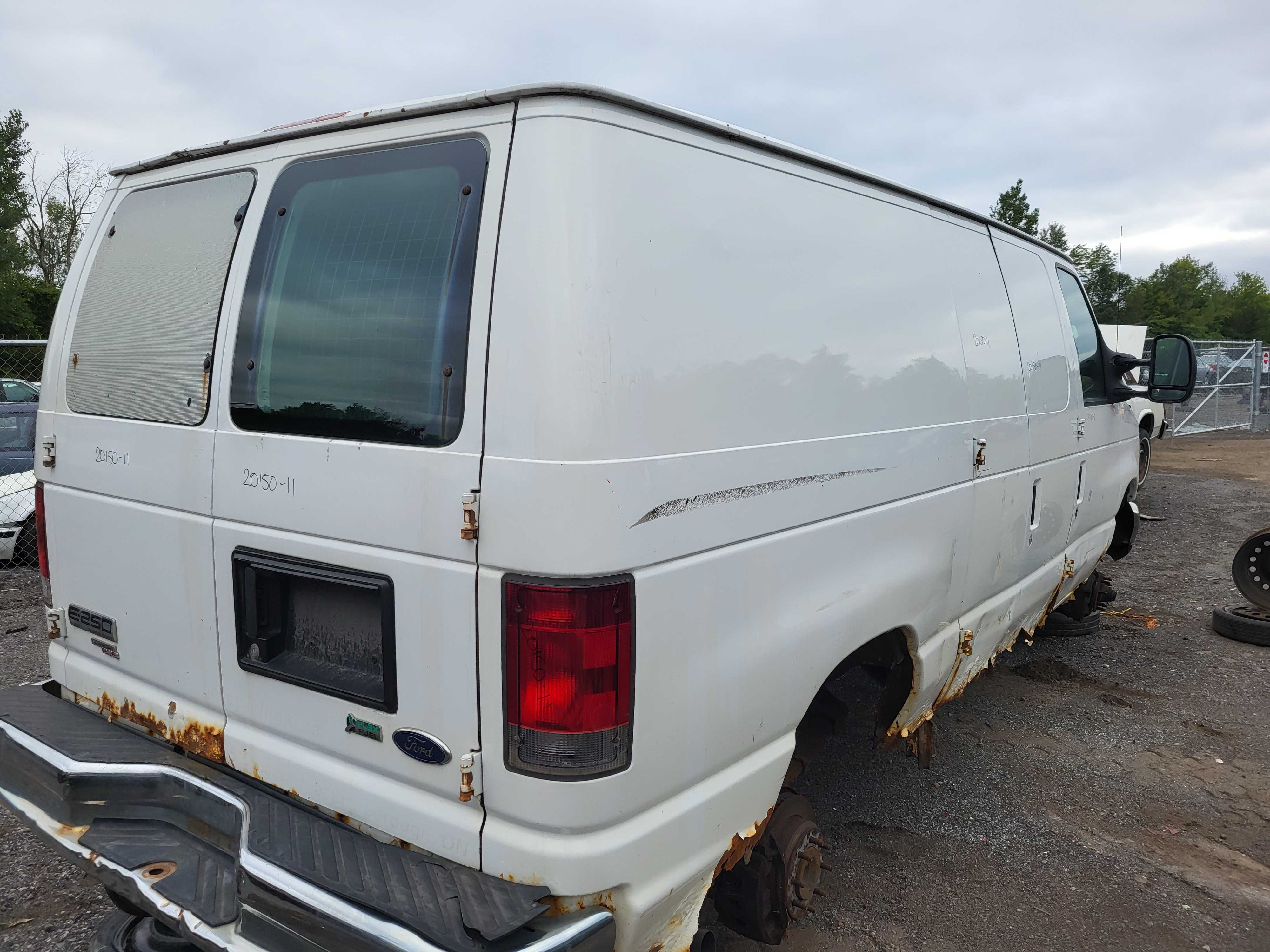FORD ECONOLINE 2011