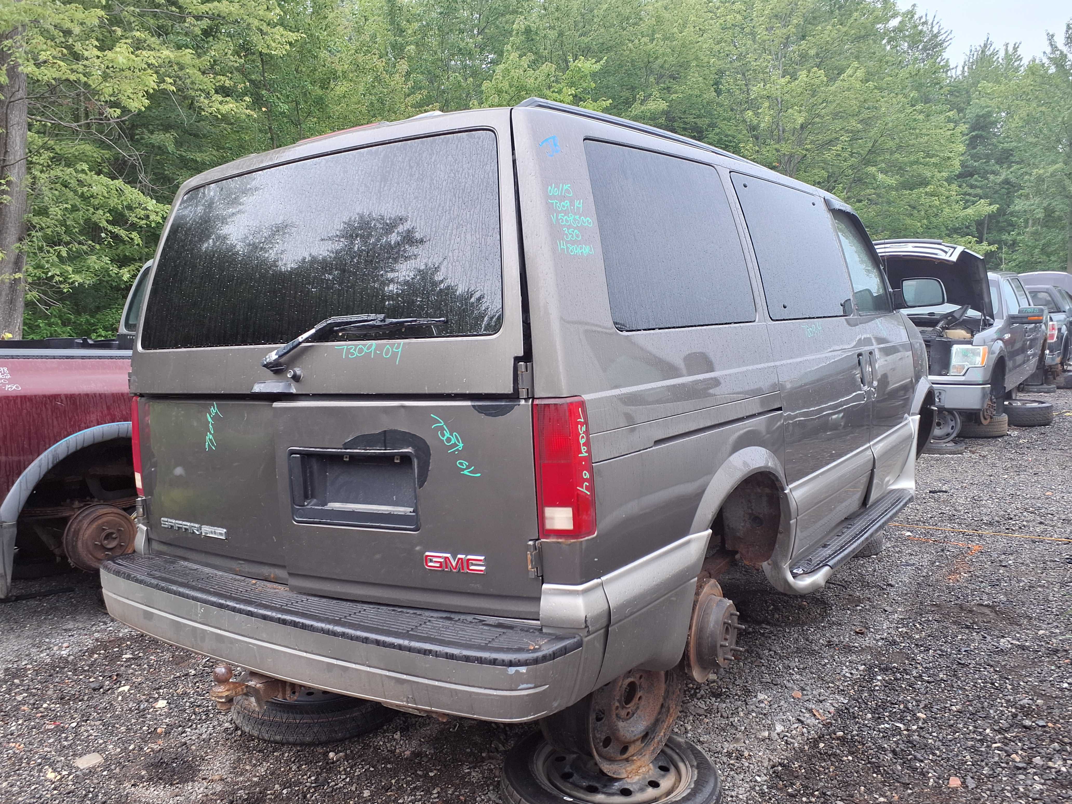 GMC SAFARI 2004