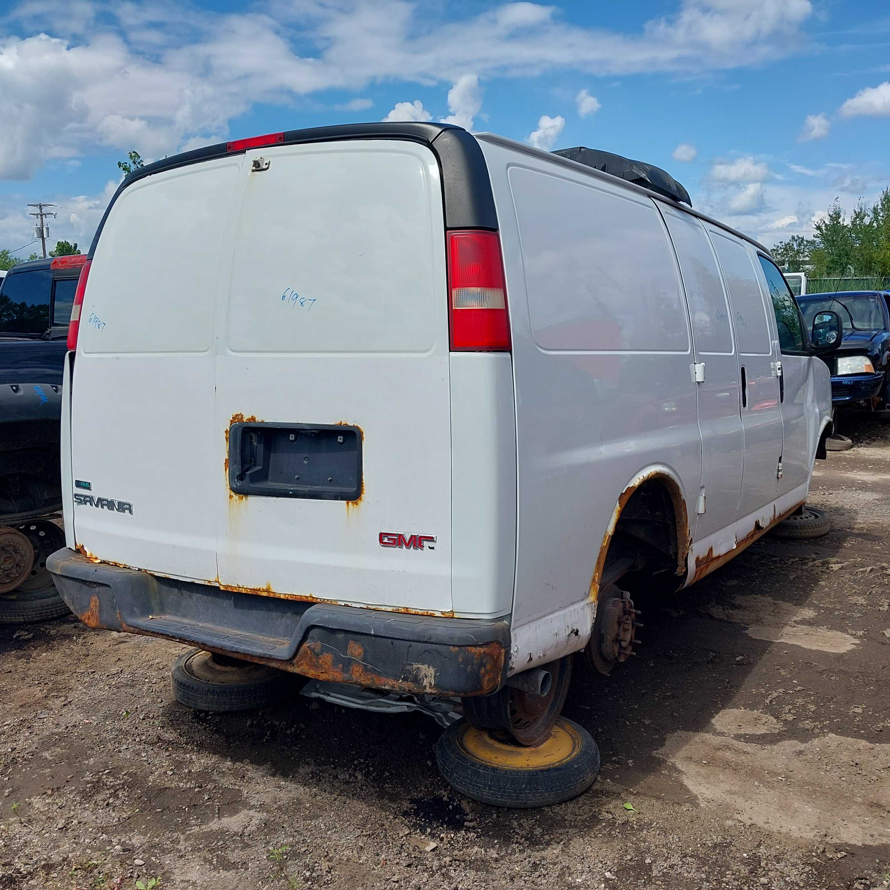 GMC SAVANA CARGO 2011