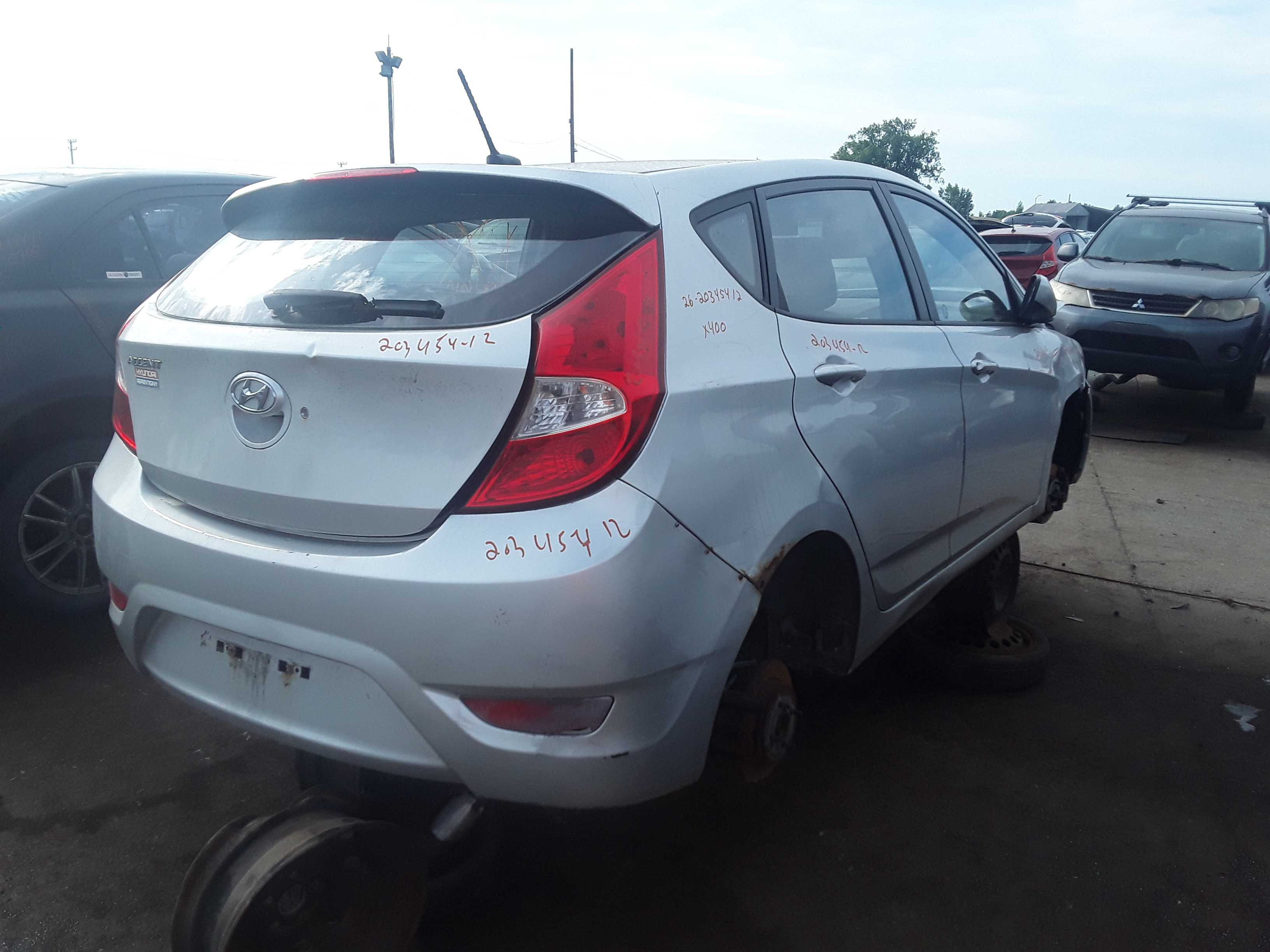HYUNDAI ACCENT 2012