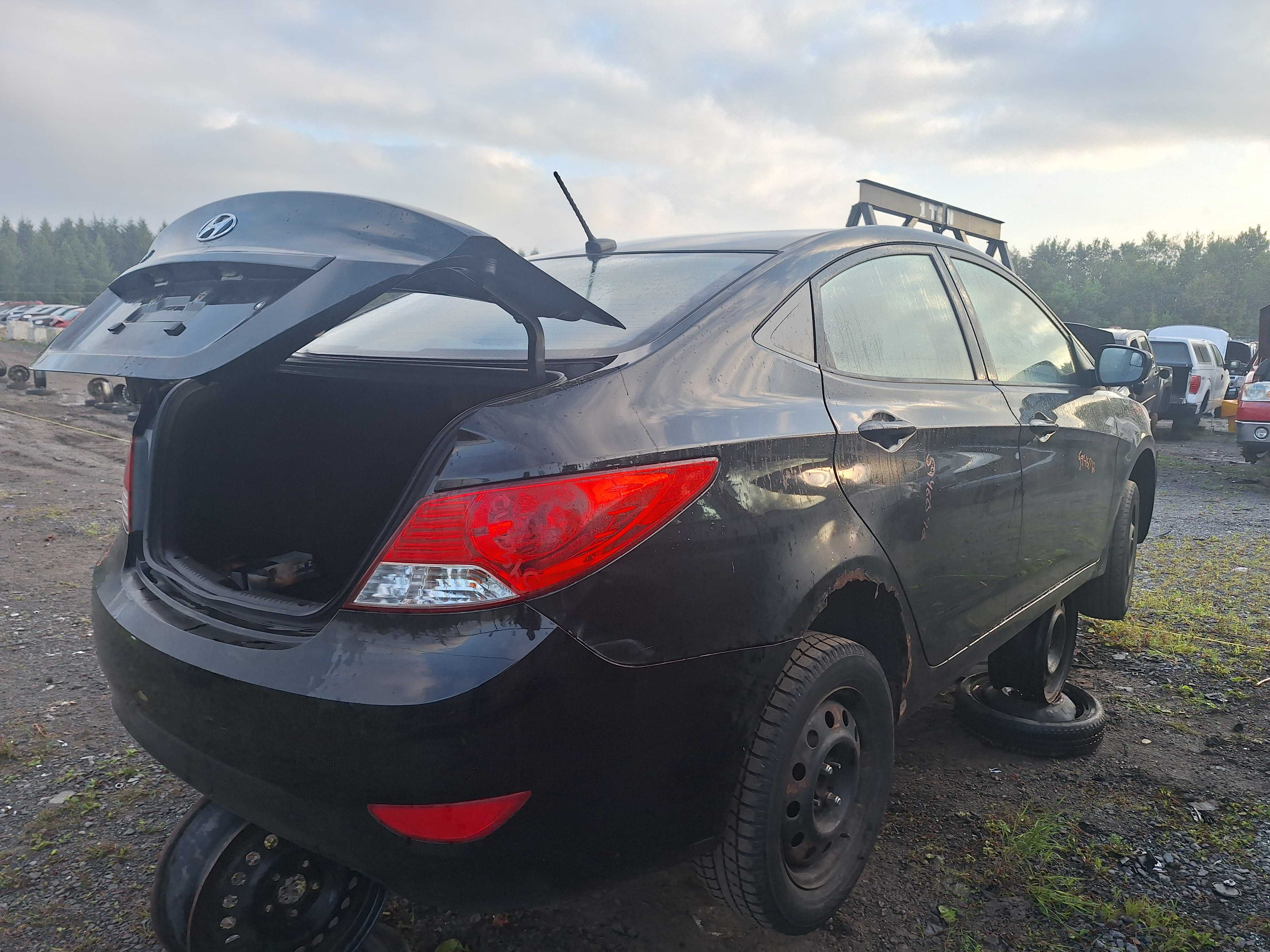 HYUNDAI ACCENT 2012