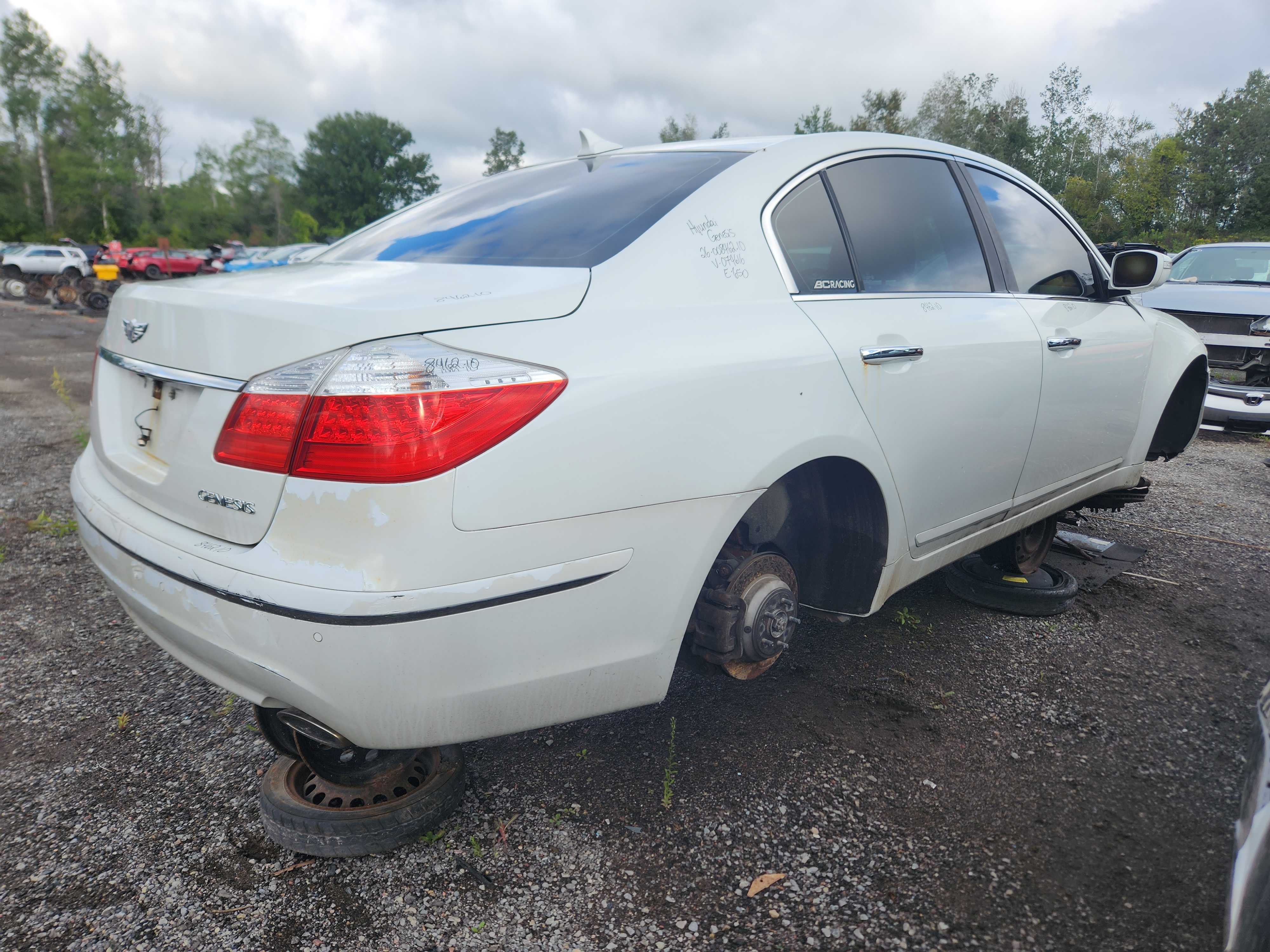 HYUNDAI GENESIS 2010