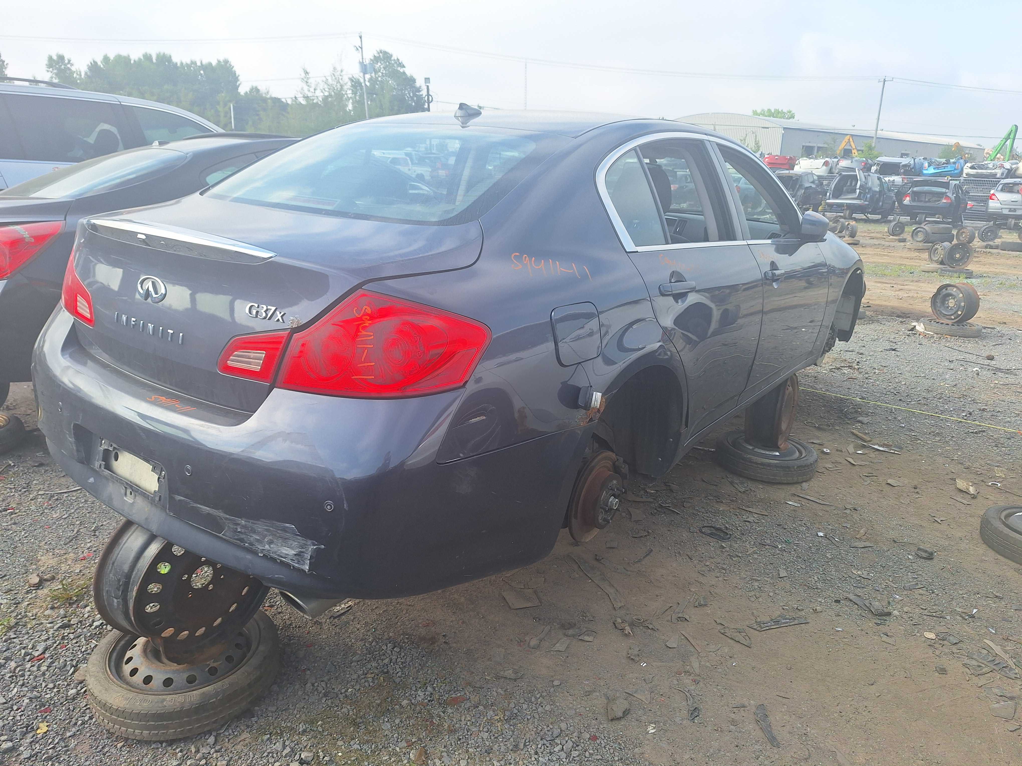 INFINITI G37 SEDAN 2011