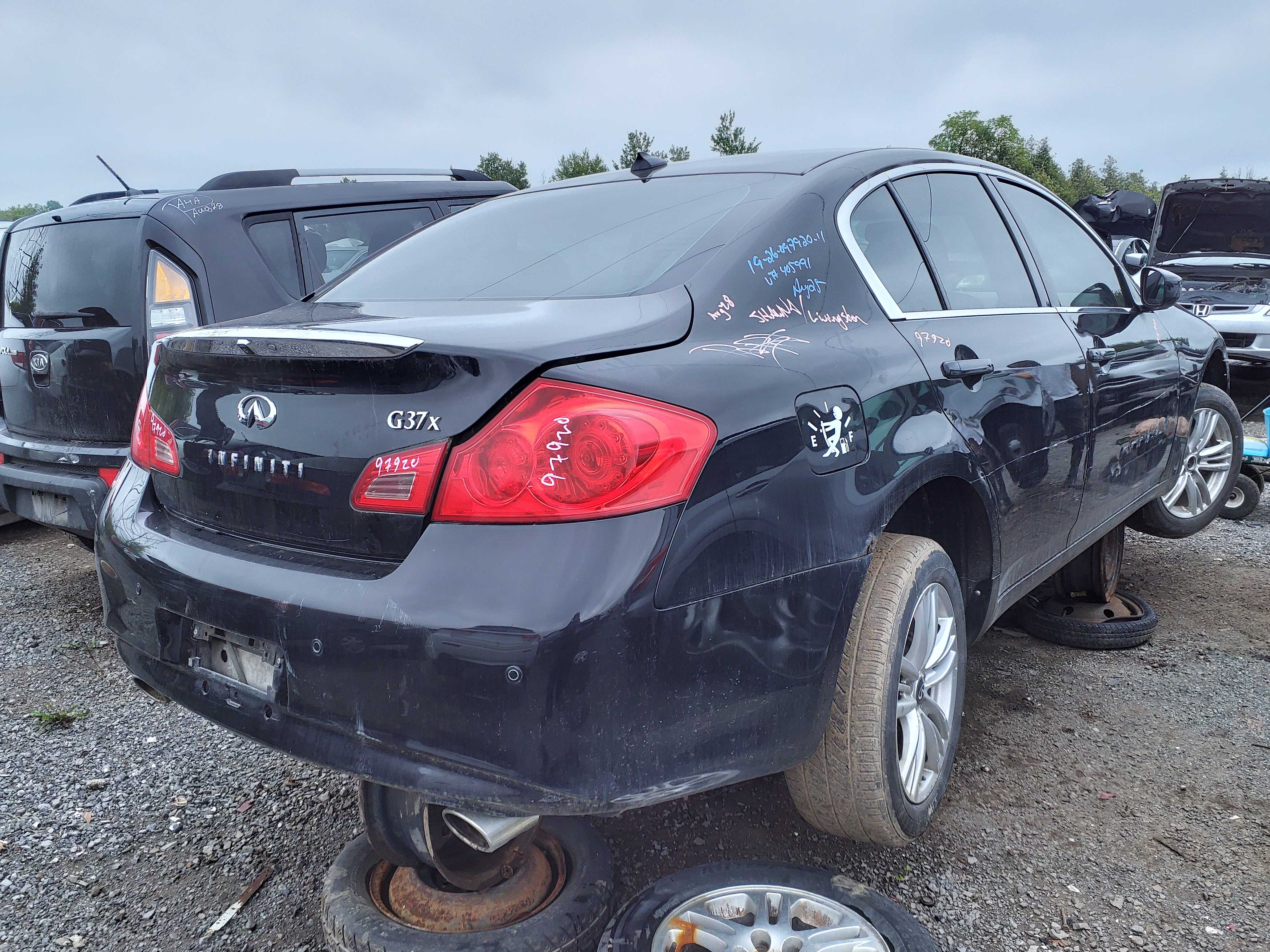 INFINITI G37 SEDAN 2011