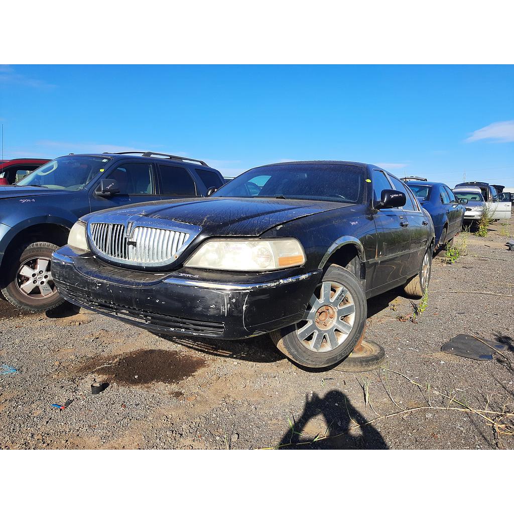 LINCOLN TOWN CAR 2004
