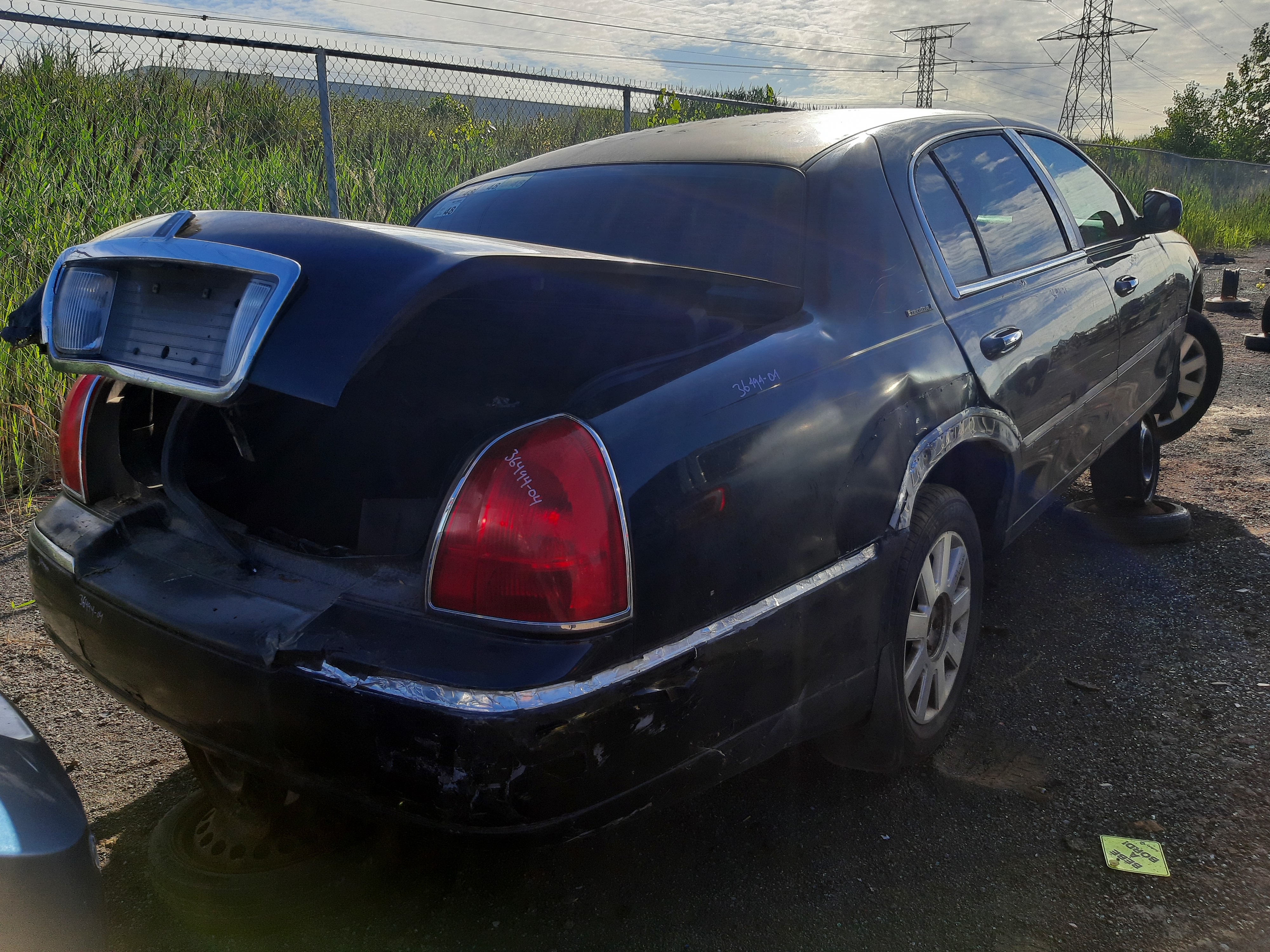 LINCOLN TOWN CAR 2004