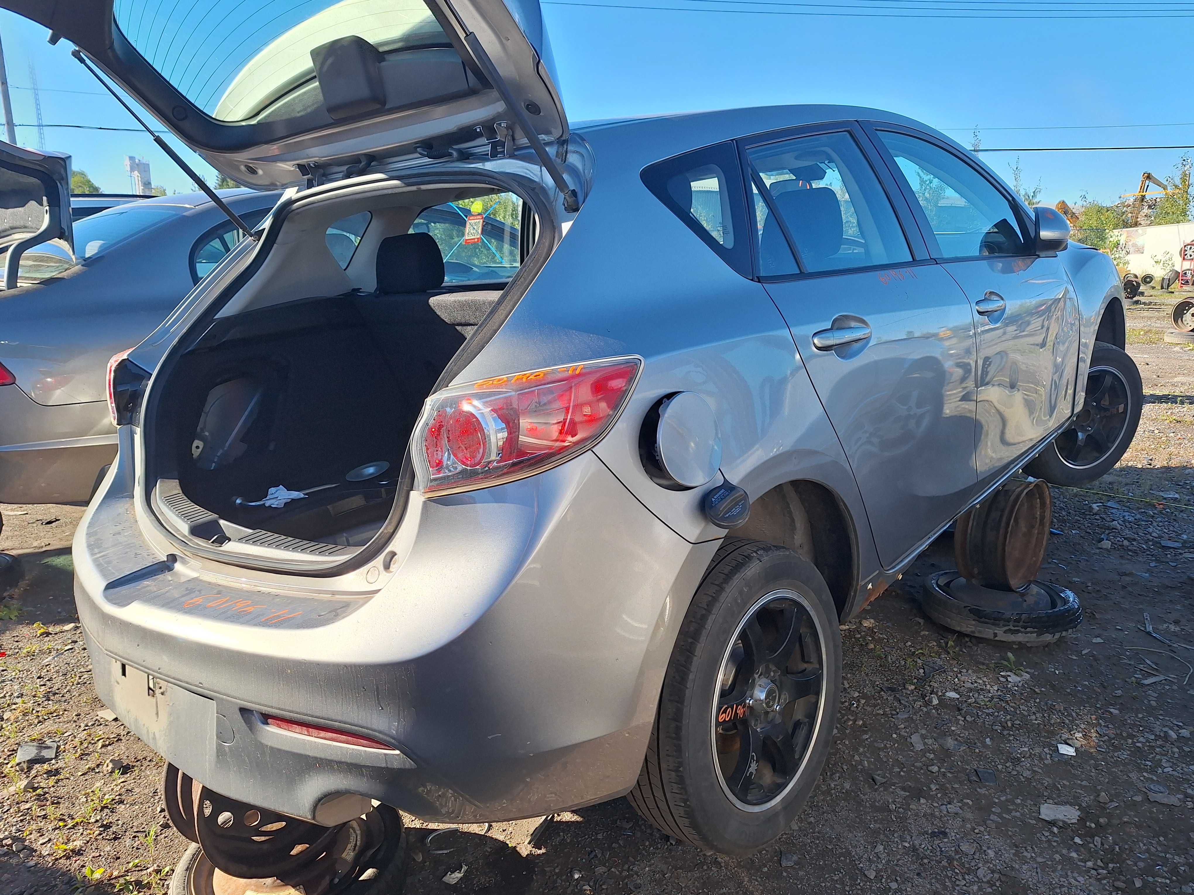 MAZDA MAZDA3 2011