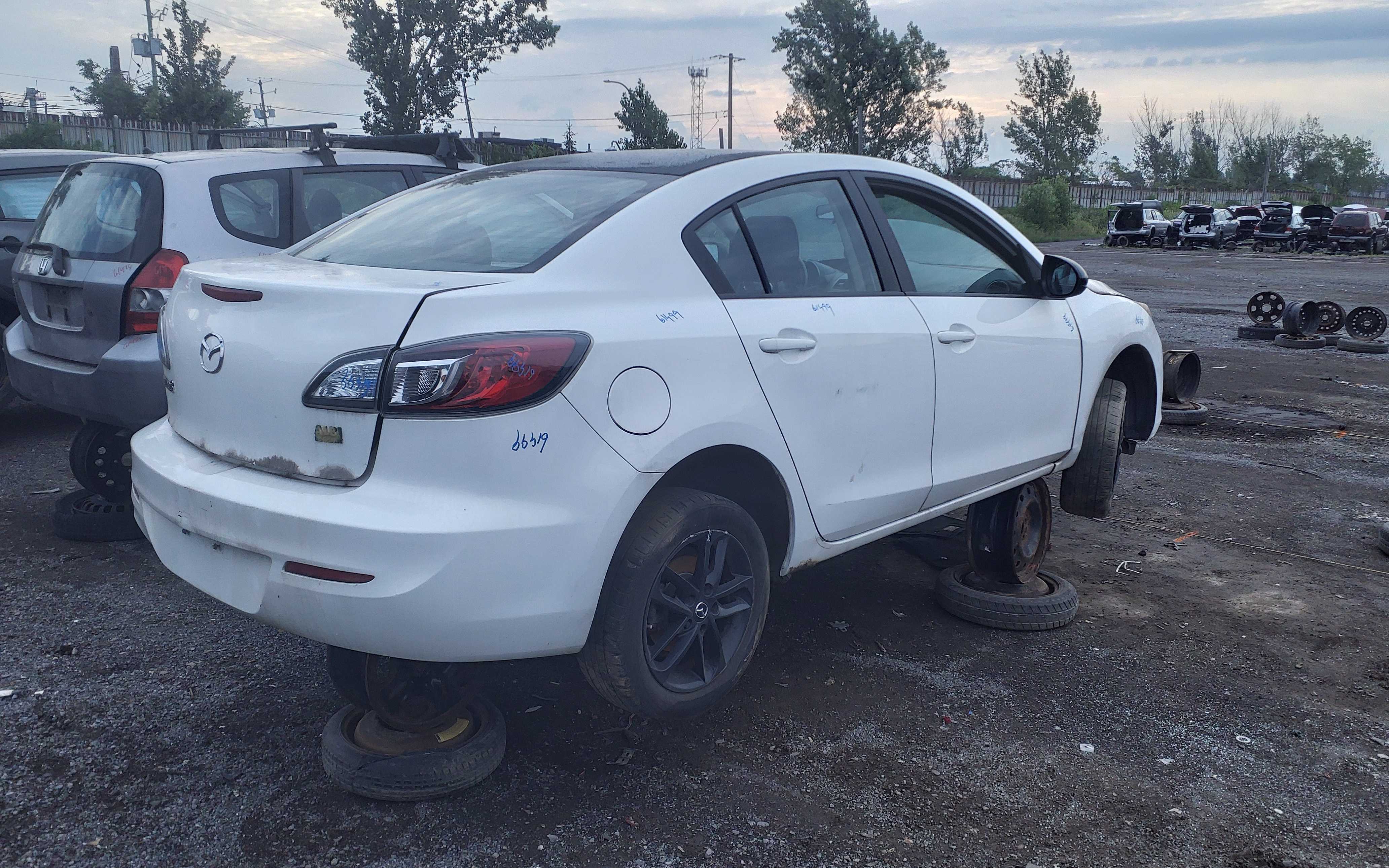 MAZDA MAZDA3 2012