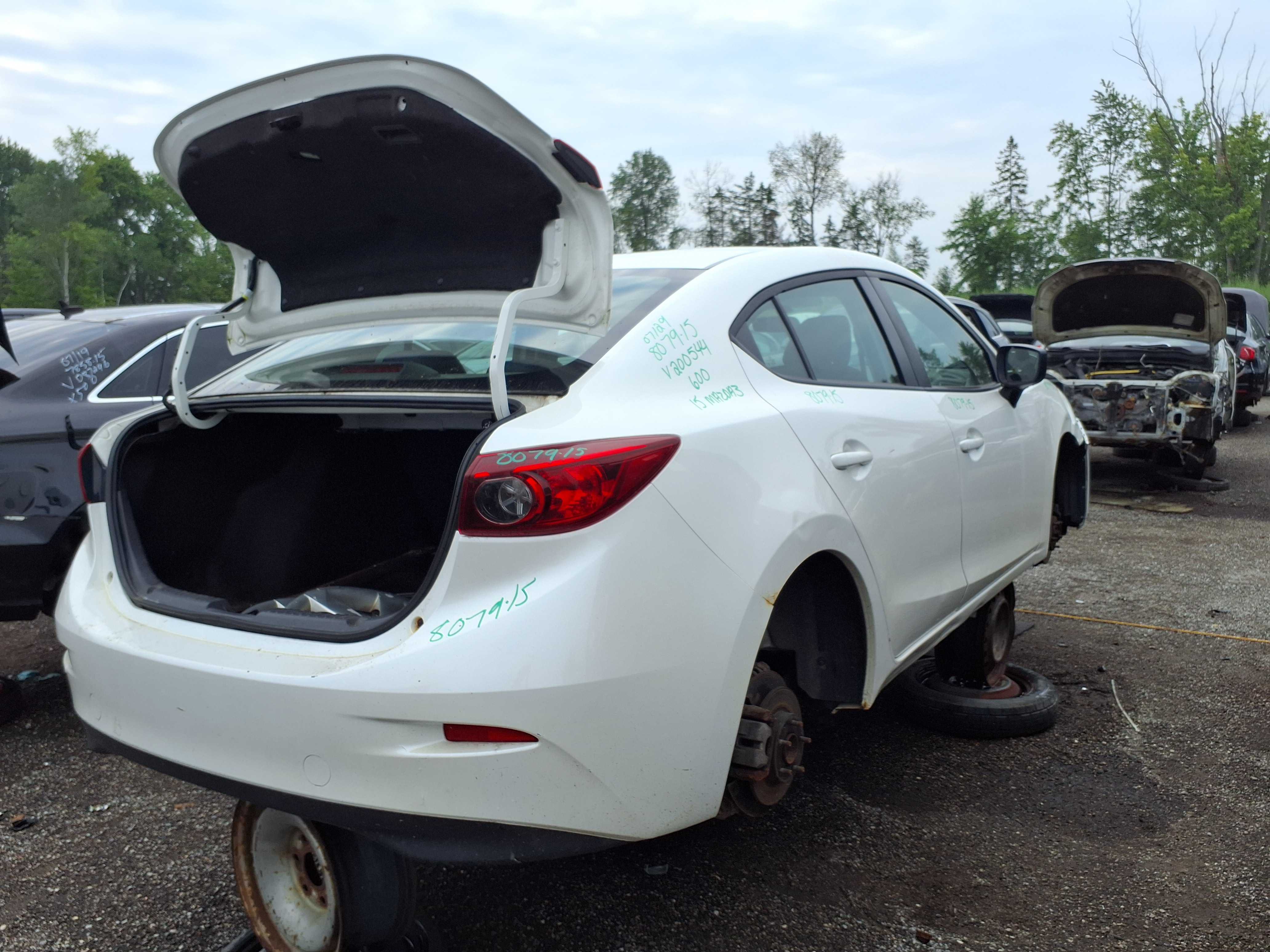MAZDA MAZDA3 2015