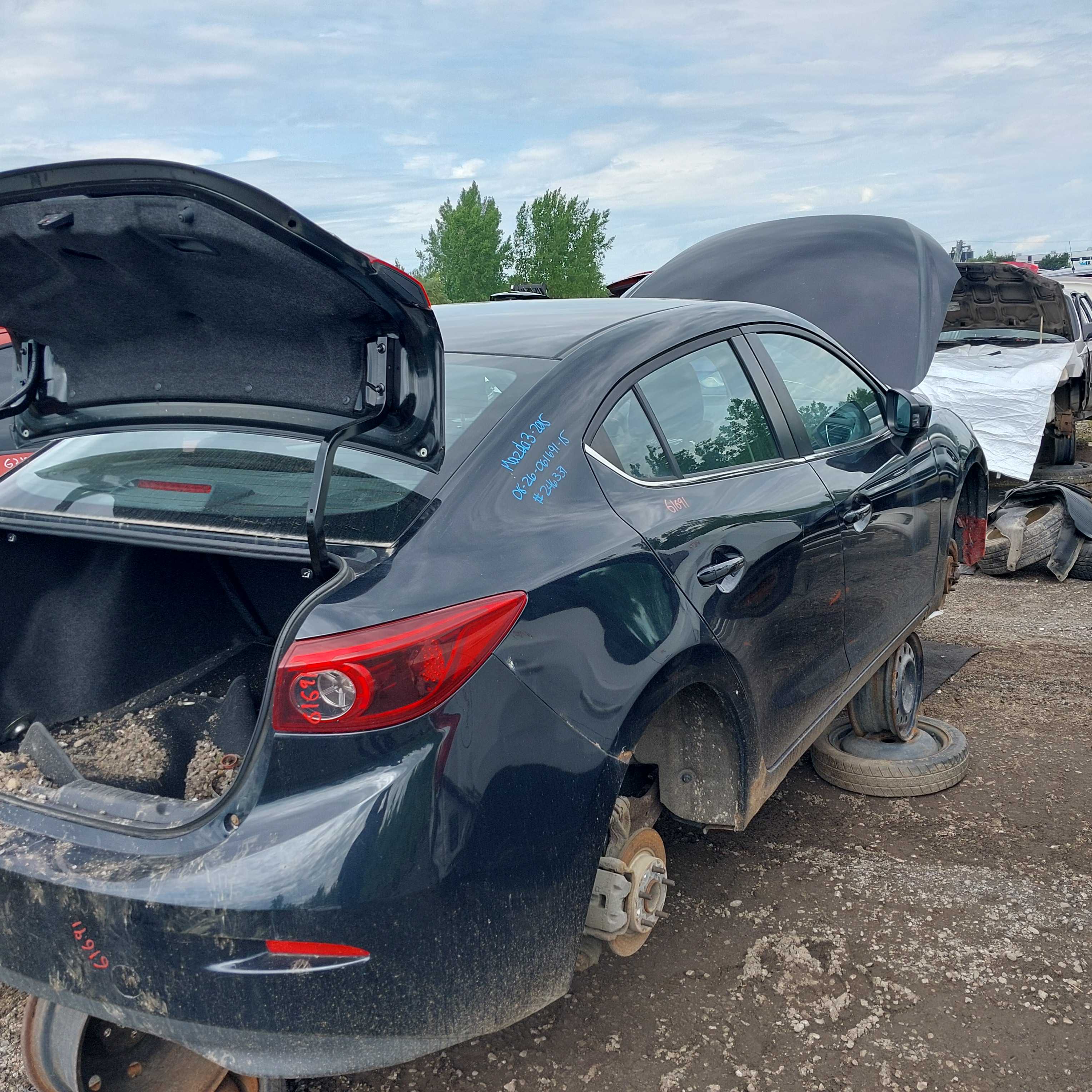 MAZDA MAZDA3 2015
