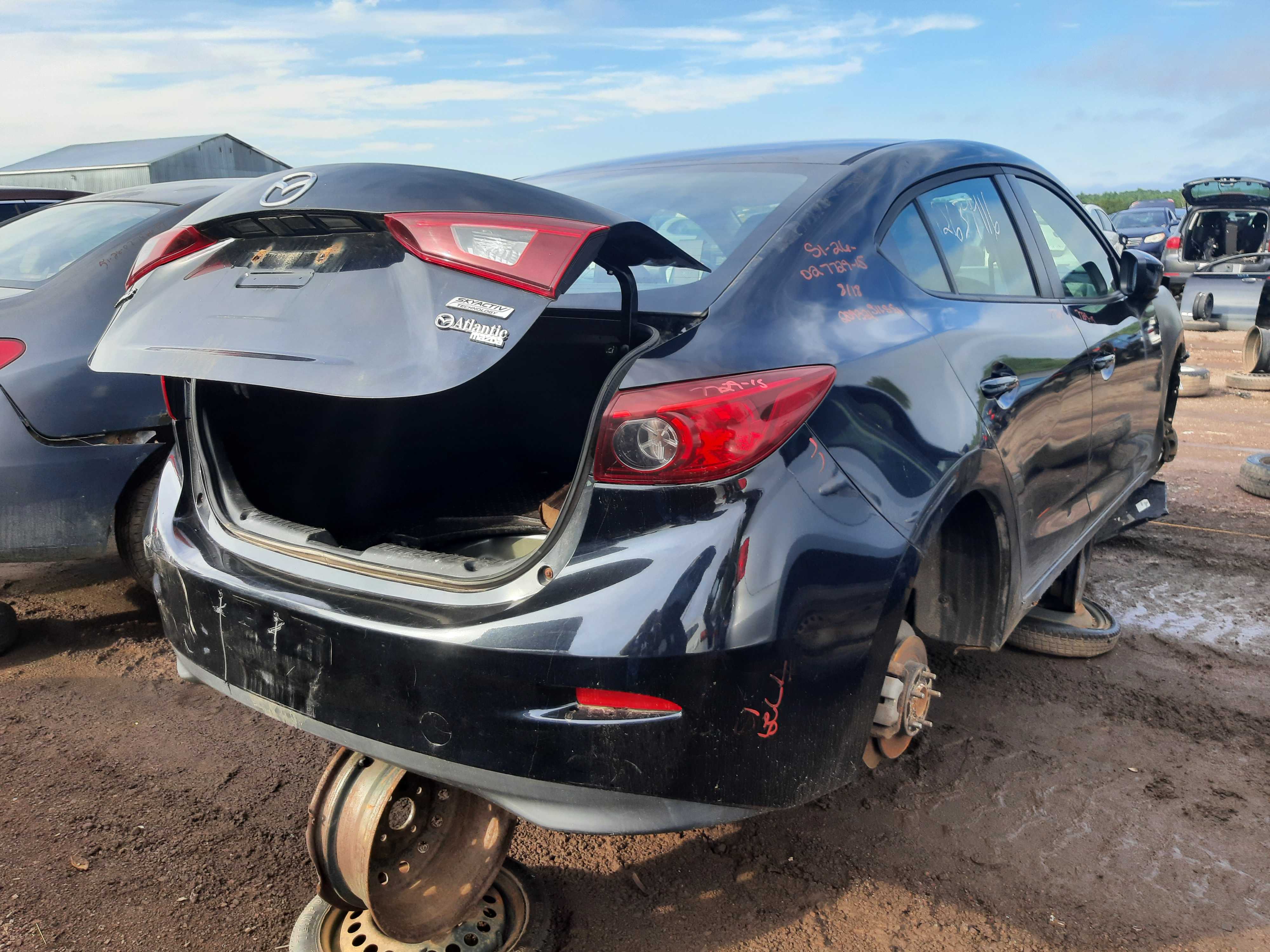 MAZDA MAZDA3 2015