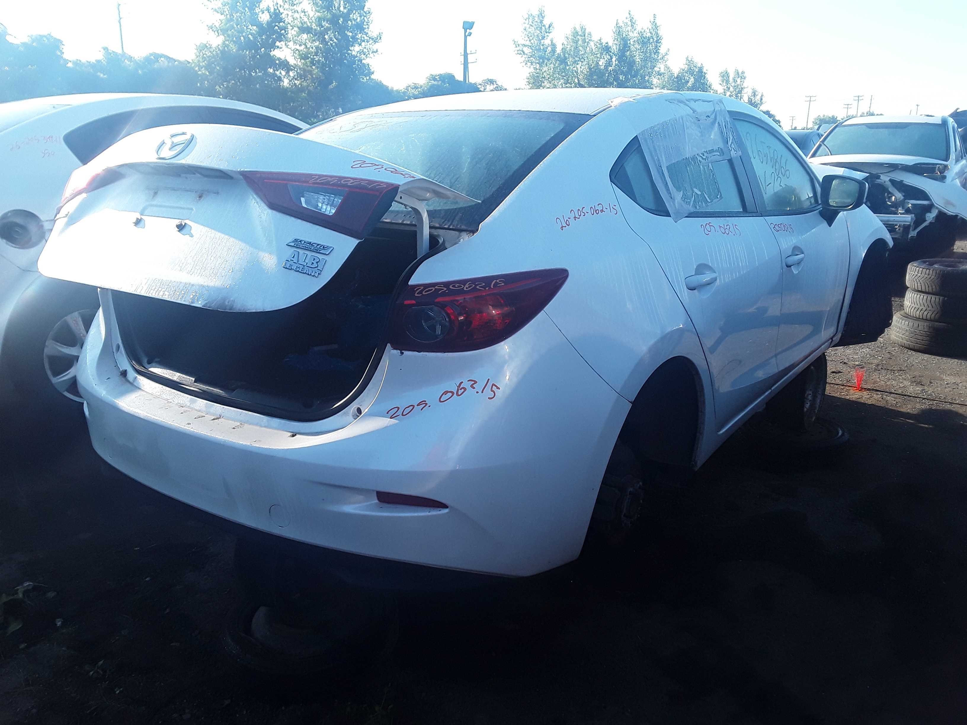 MAZDA MAZDA3 2015