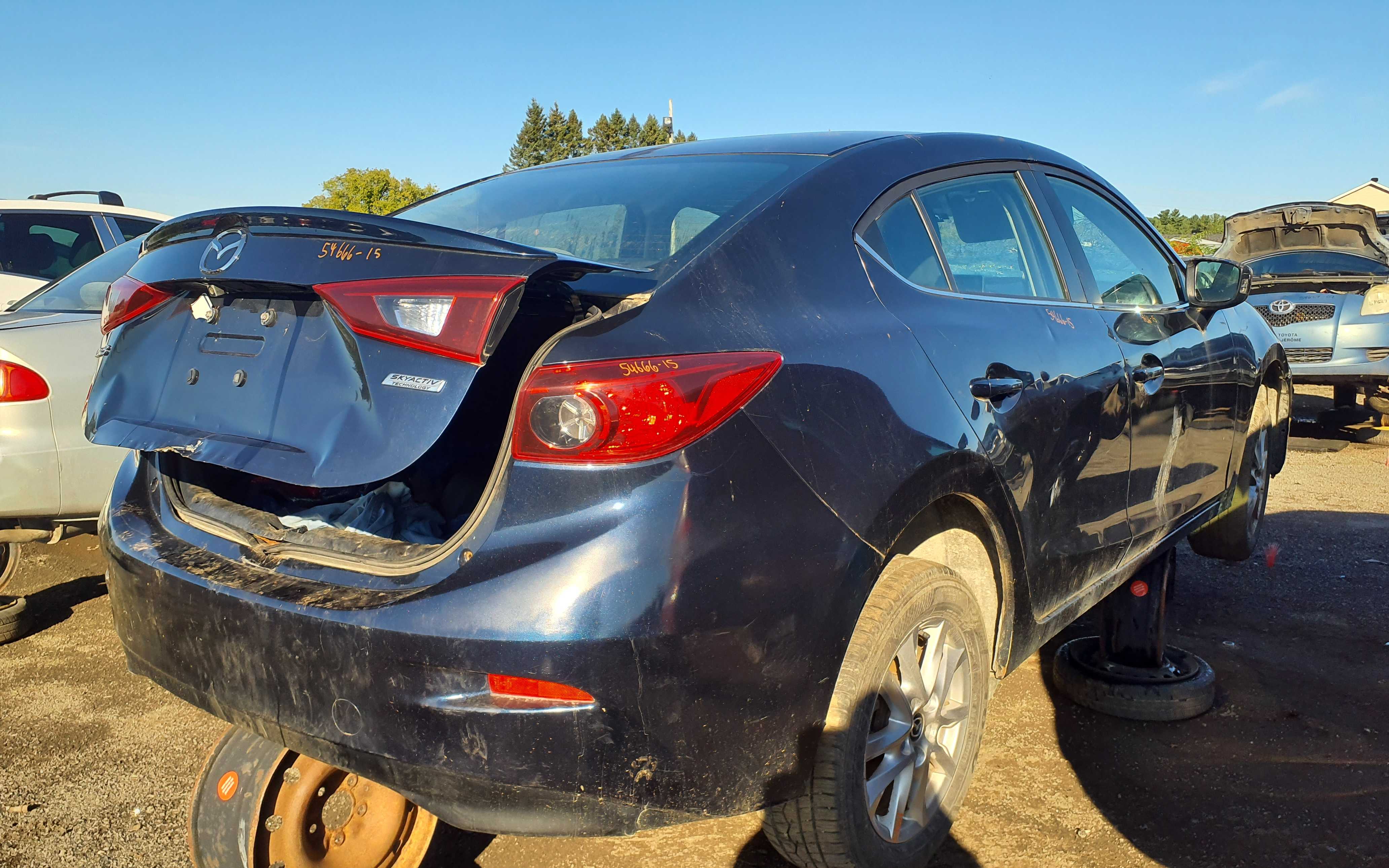 MAZDA MAZDA3 2015