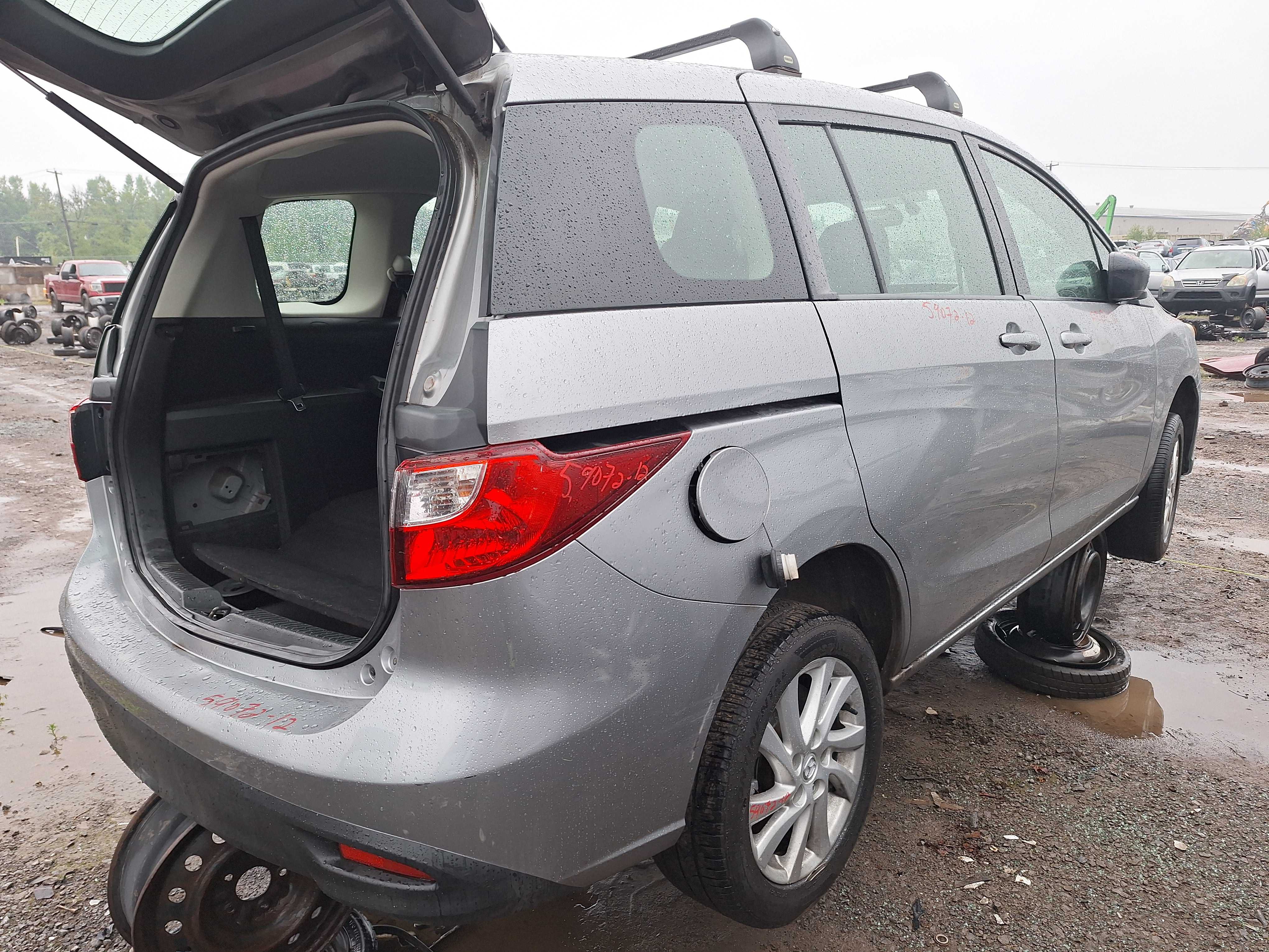 MAZDA MAZDA5 2012